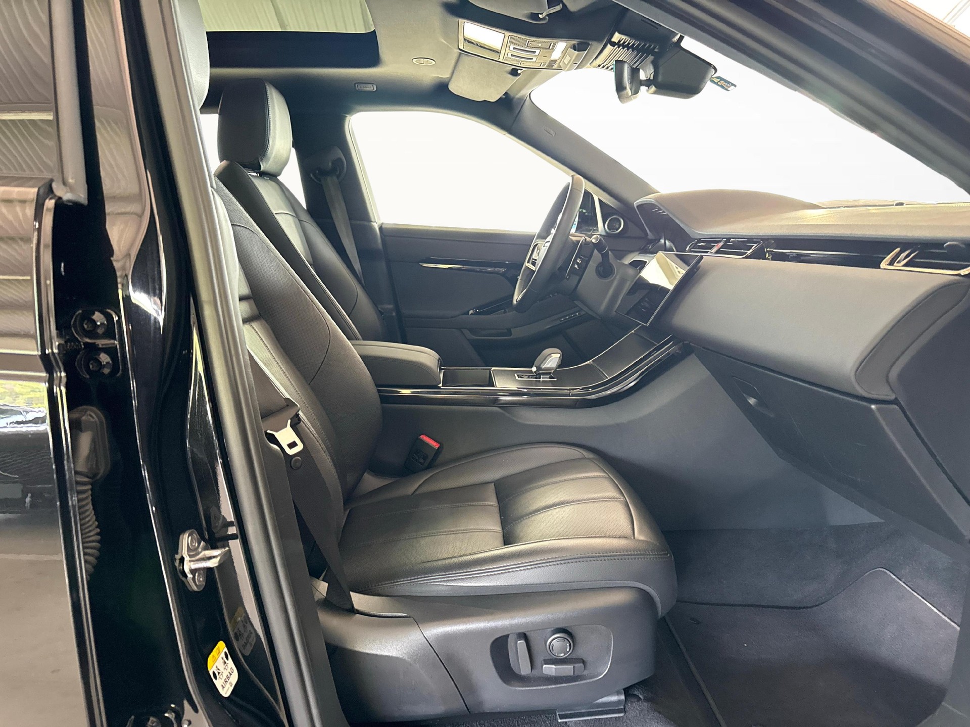 LAND ROVER Range Rover Evoque 2.0 T Dynamic SE + Pneumatici invernali inclusi-image-9