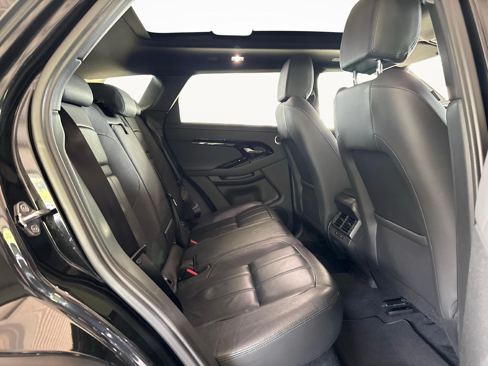 LAND ROVER Range Rover Evoque 2.0 T Dynamic SE + Pneumatici invernali inclusi-image-11