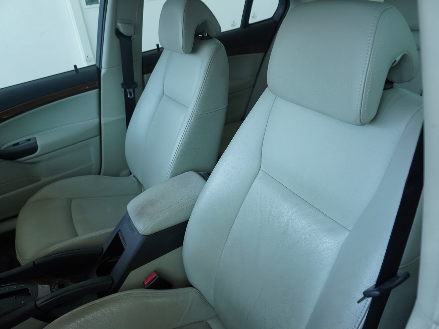 SAAB 9-3 2.0t Linear-showroom-element-3