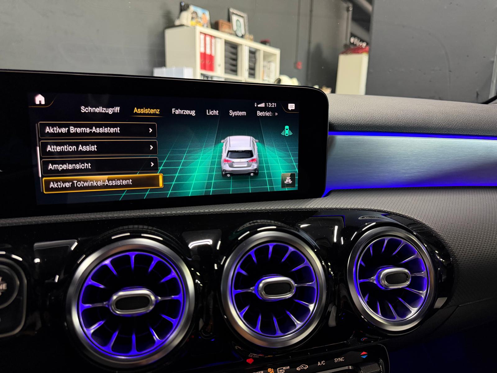 MERCEDES-BENZ A 35 AMG Limited All Balck Performance 4Matic Speedshift 2Jahre Garantie-image-29