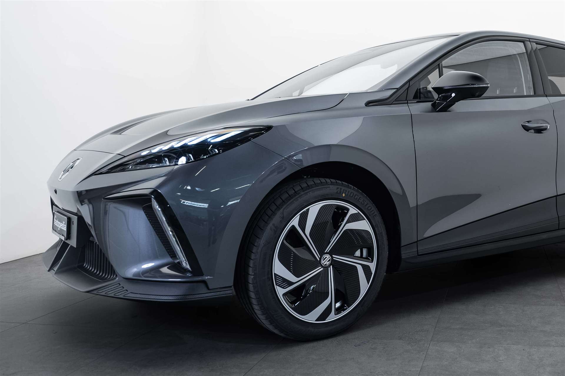 MG 4 EV 64kWh Premium Facelift Automat-showroom-element-1