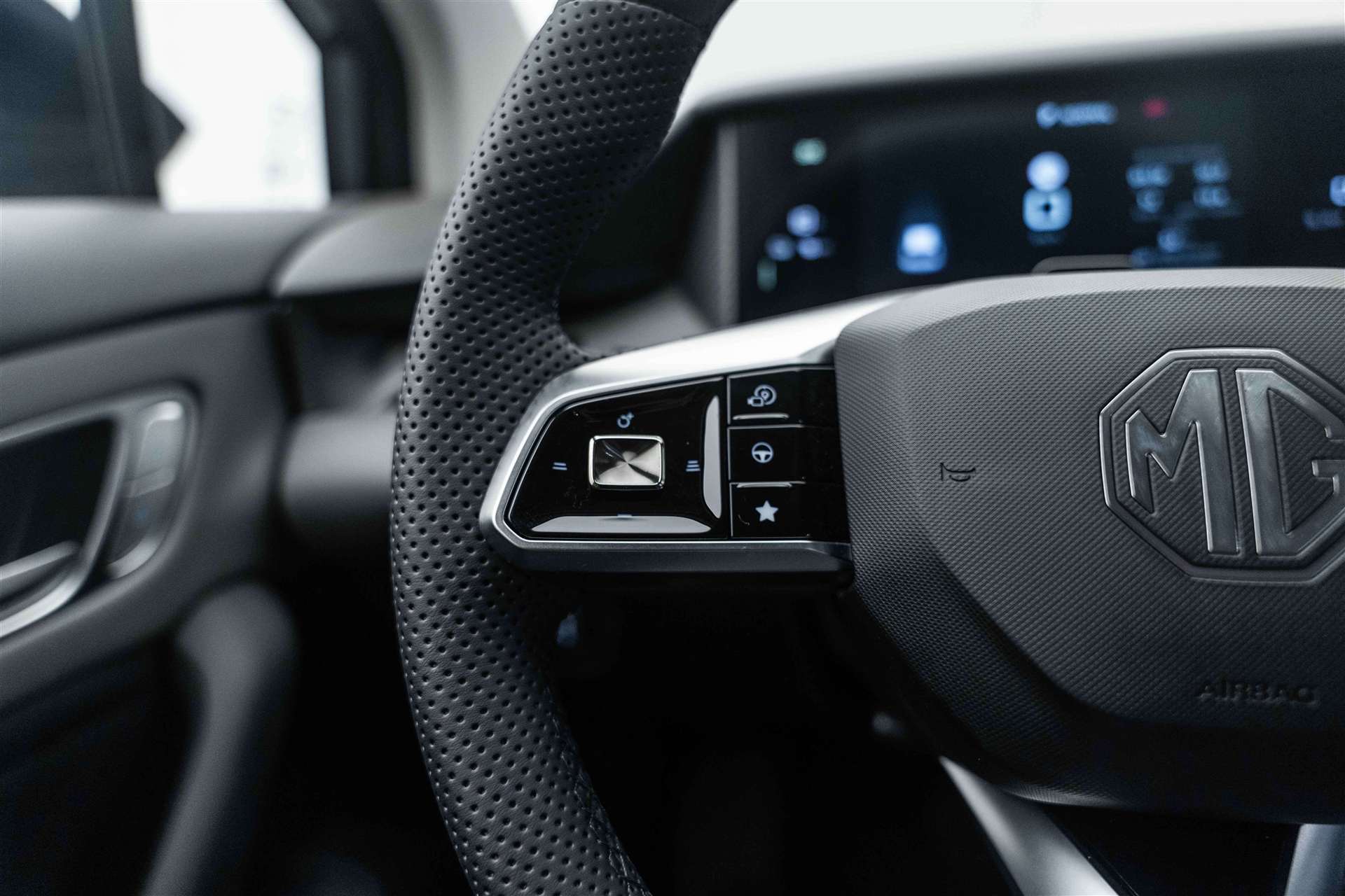 MG 4 EV 64kWh Premium Facelift Automat-image-13