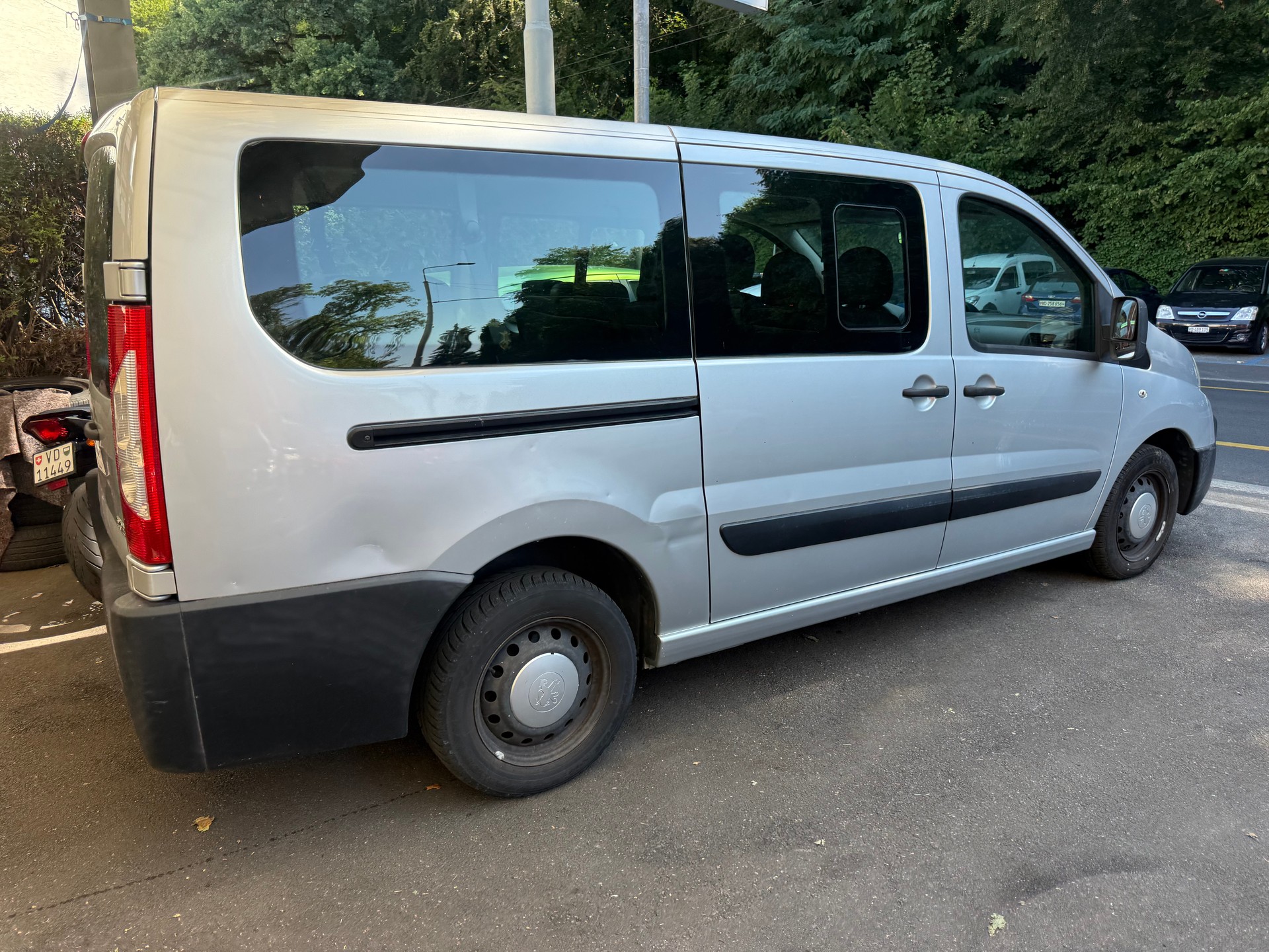 PEUGEOT Expert Tepee 2.0 HDi Confort L2-image-2
