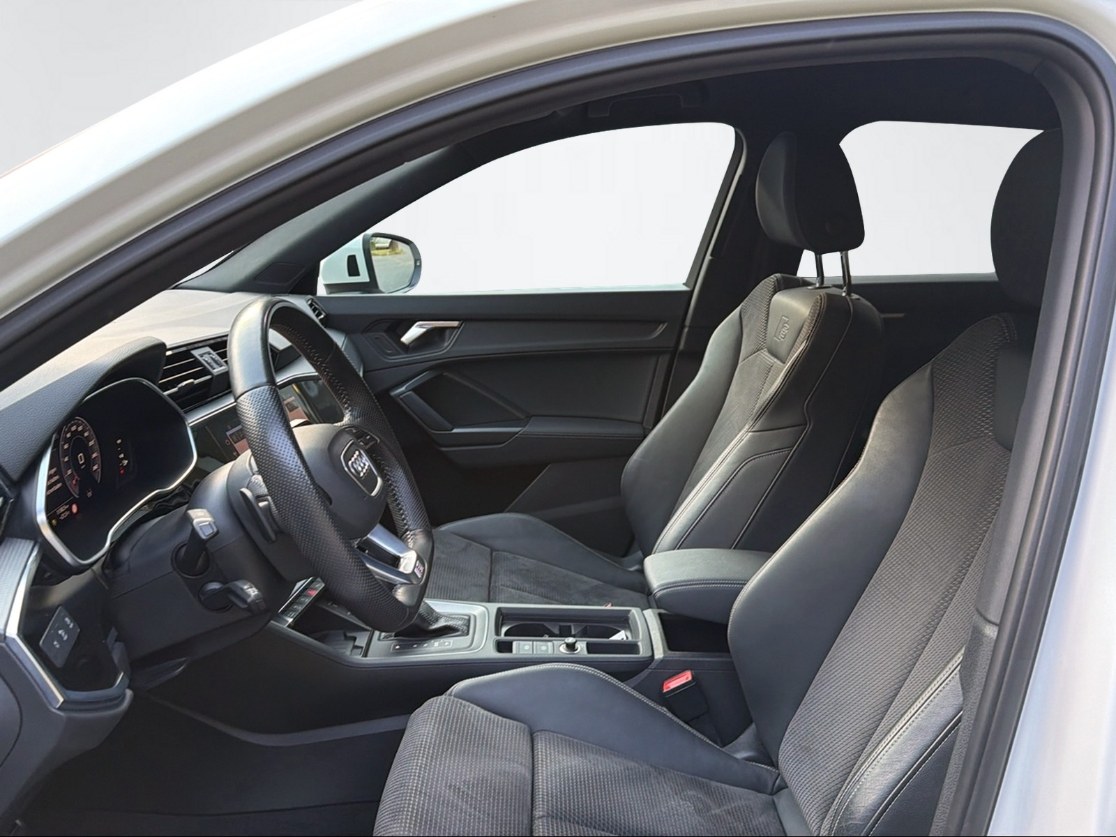 AUDI Q3 2.0 40 TDI Advanced quattro S-Tronic-image-8