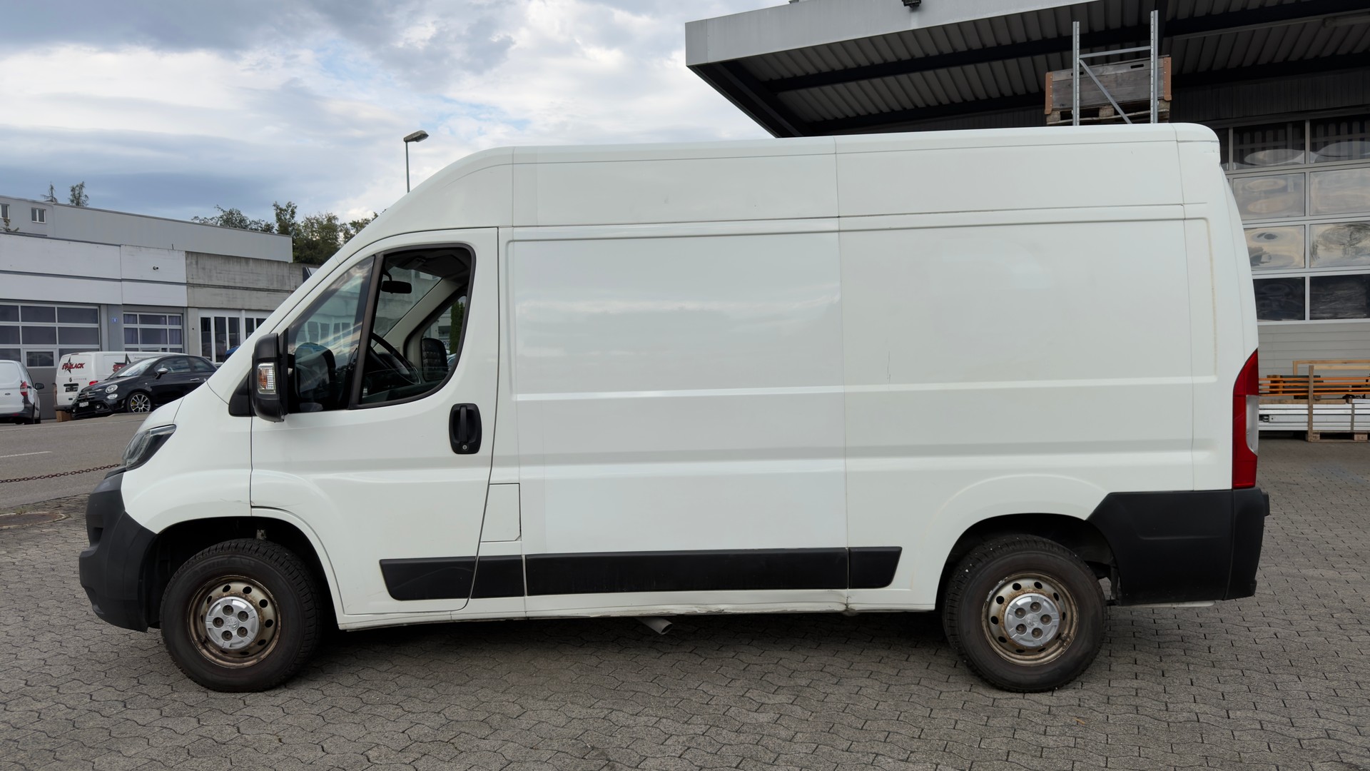 PEUGEOT Boxer 2.0 HDI 333 Allure L2H2-showroom-element-1