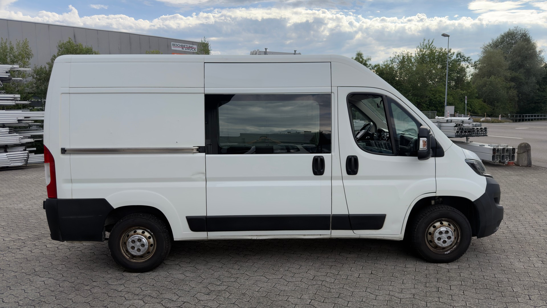 PEUGEOT Boxer 2.0 HDI 333 Allure L2H2-image-5