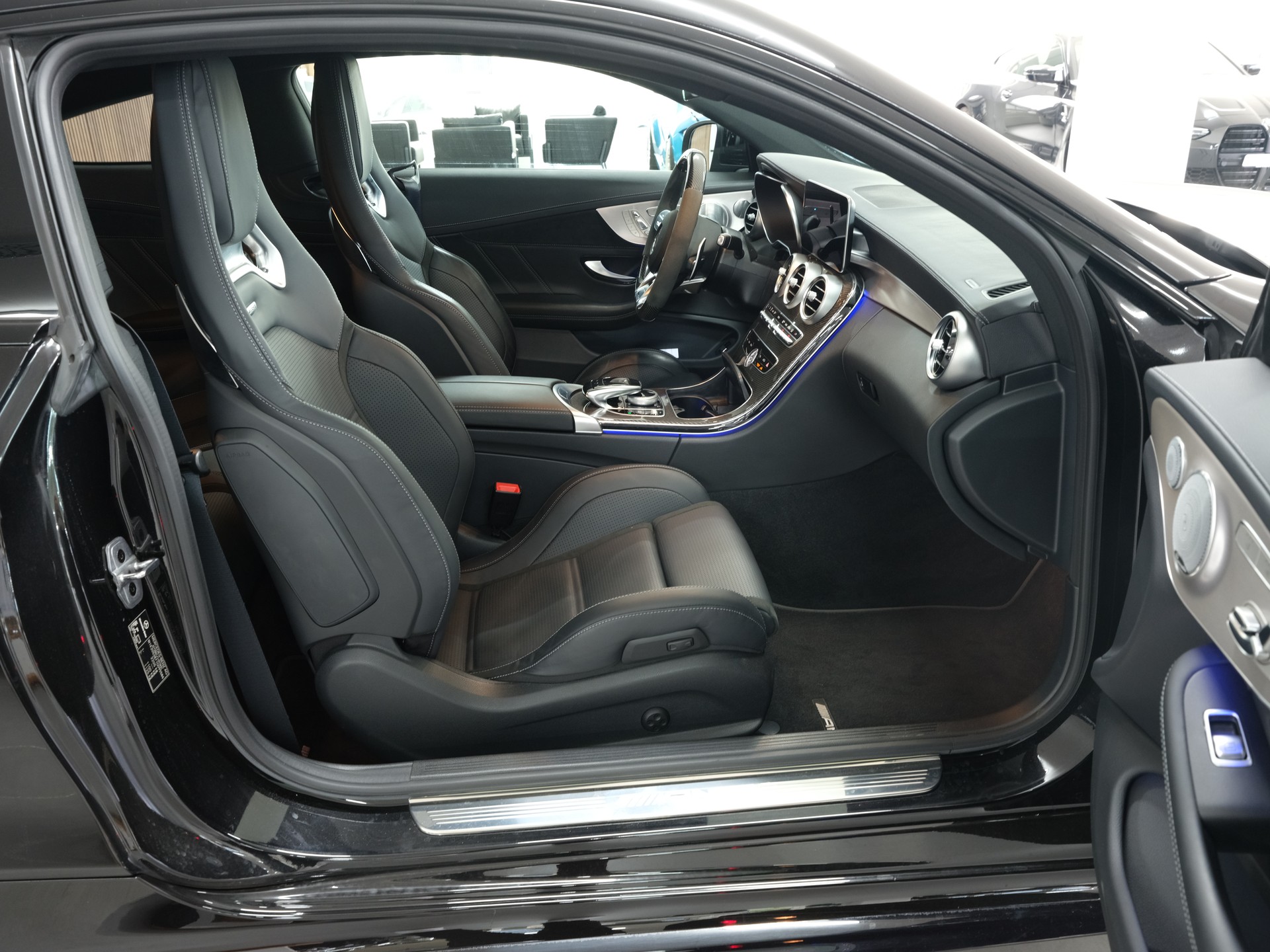 MERCEDES-BENZ C 63 S AMG Premium 9G-tronic *Sportsitze* *Panorama* *Burmester*-image-12