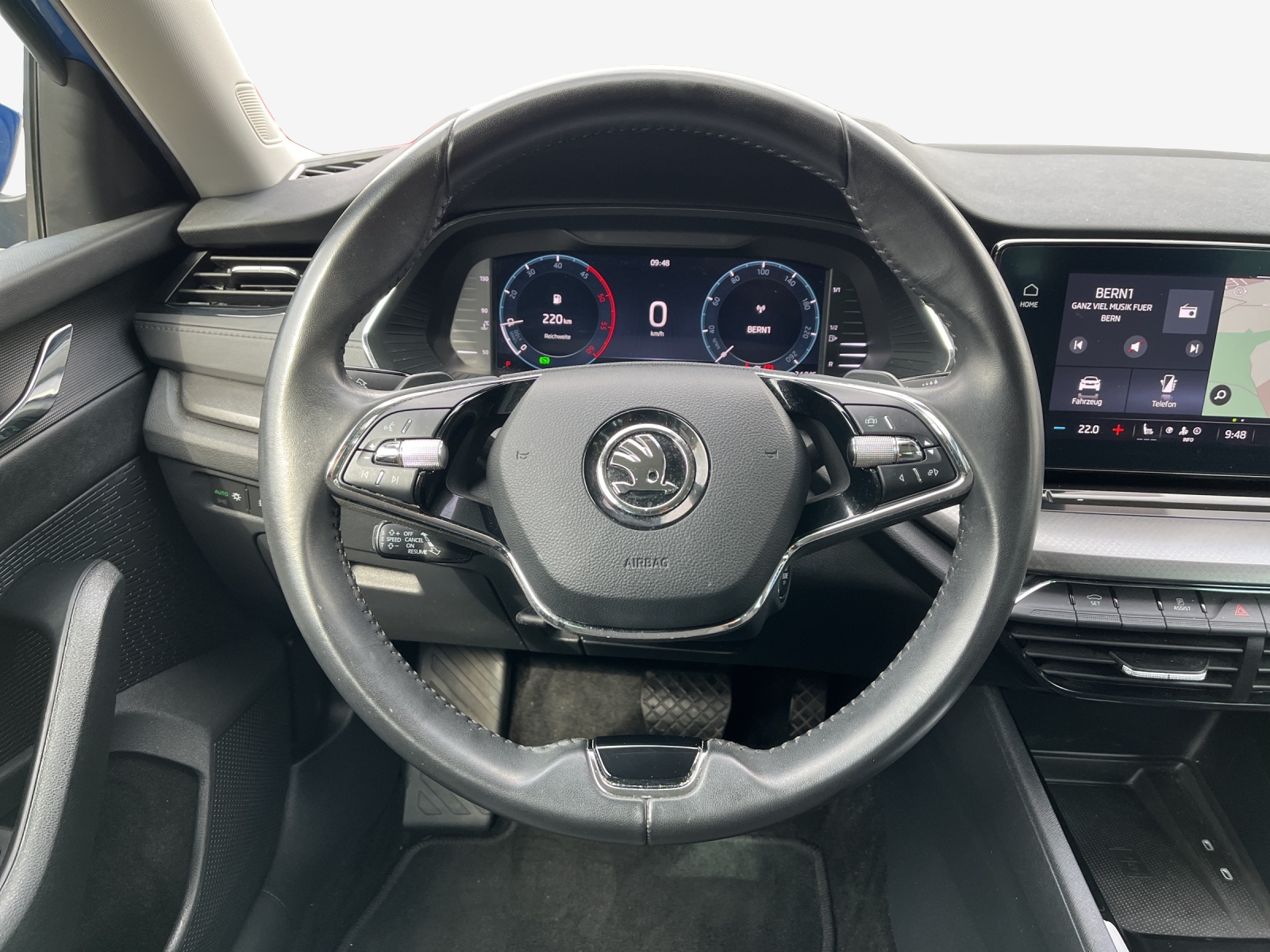 SKODA Octavia Combi 2.0 TDI DSG Ambition-image-9