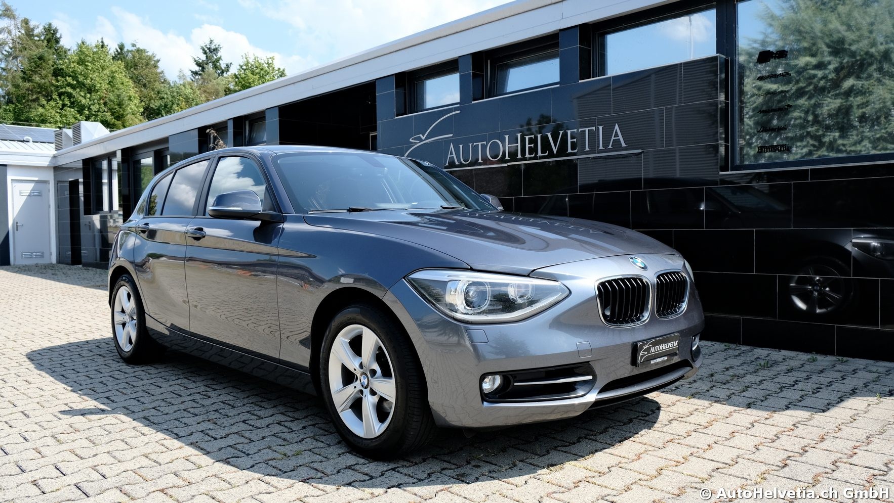 BMW 120d Sport Line Steptronic-showroom-element-1