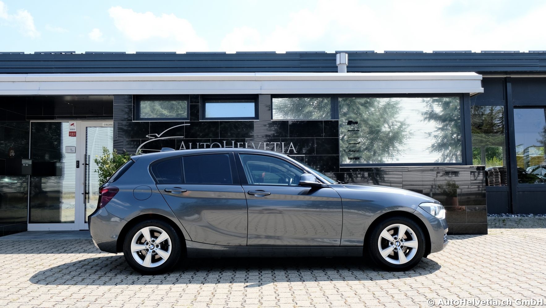 BMW 120d Sport Line Steptronic-showroom-element-3