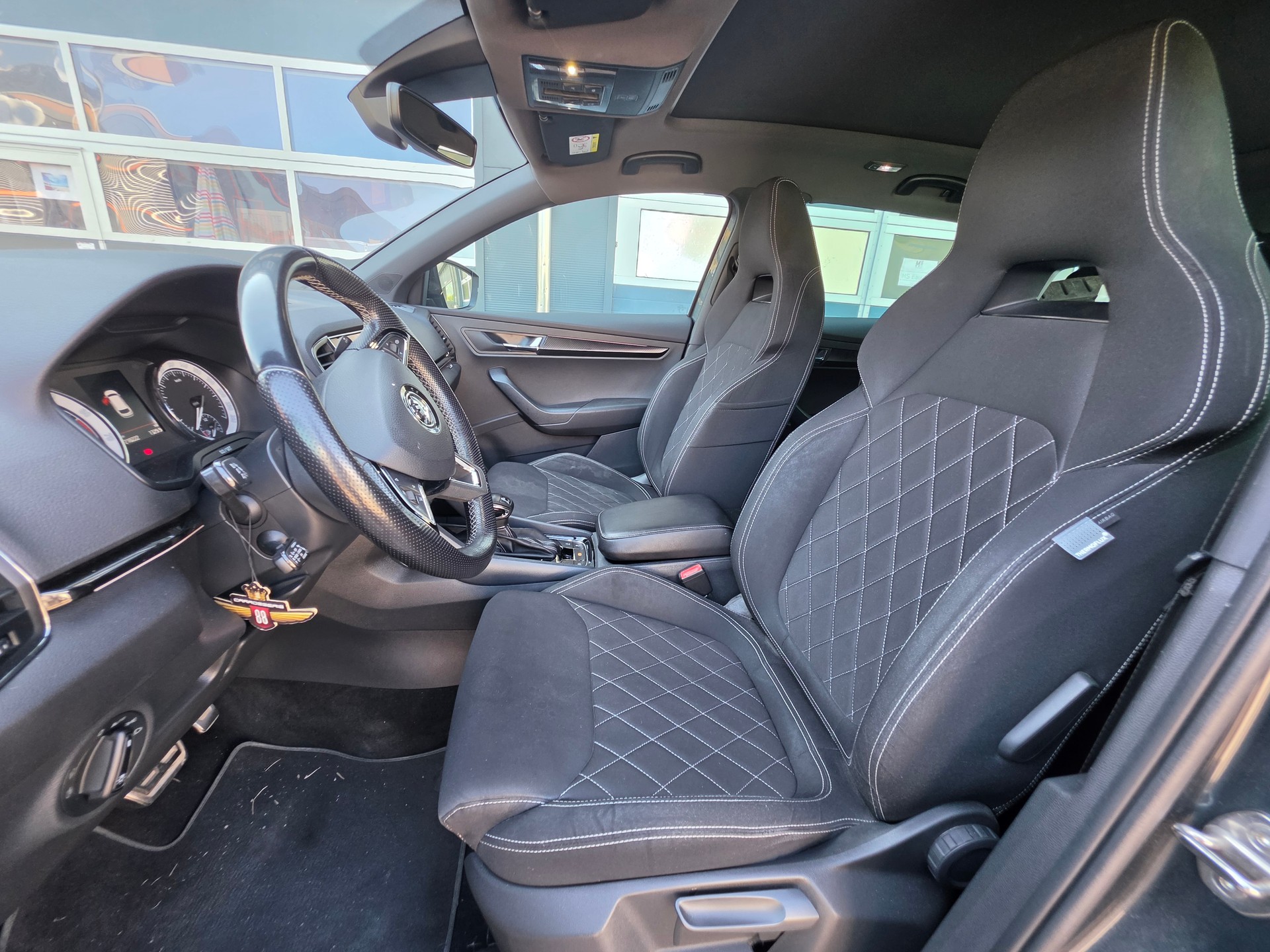SKODA Karoq 2.0 TSI SportLine 4x4 DSG-image-7