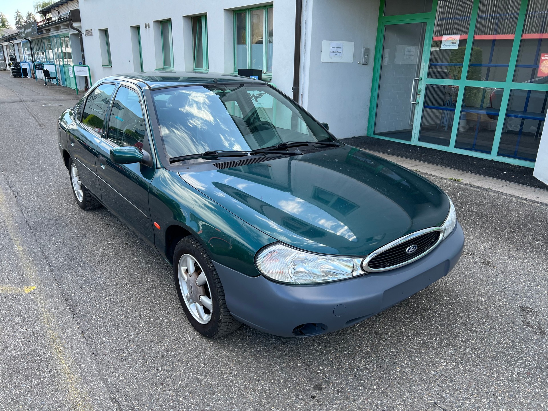 FORD Mondeo 2.0i Ghia
