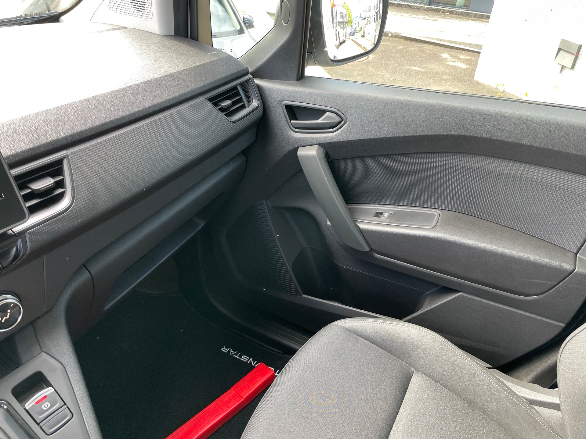 NISSAN Townstar EV45 kWh 22kW L2 Acenta-image-16