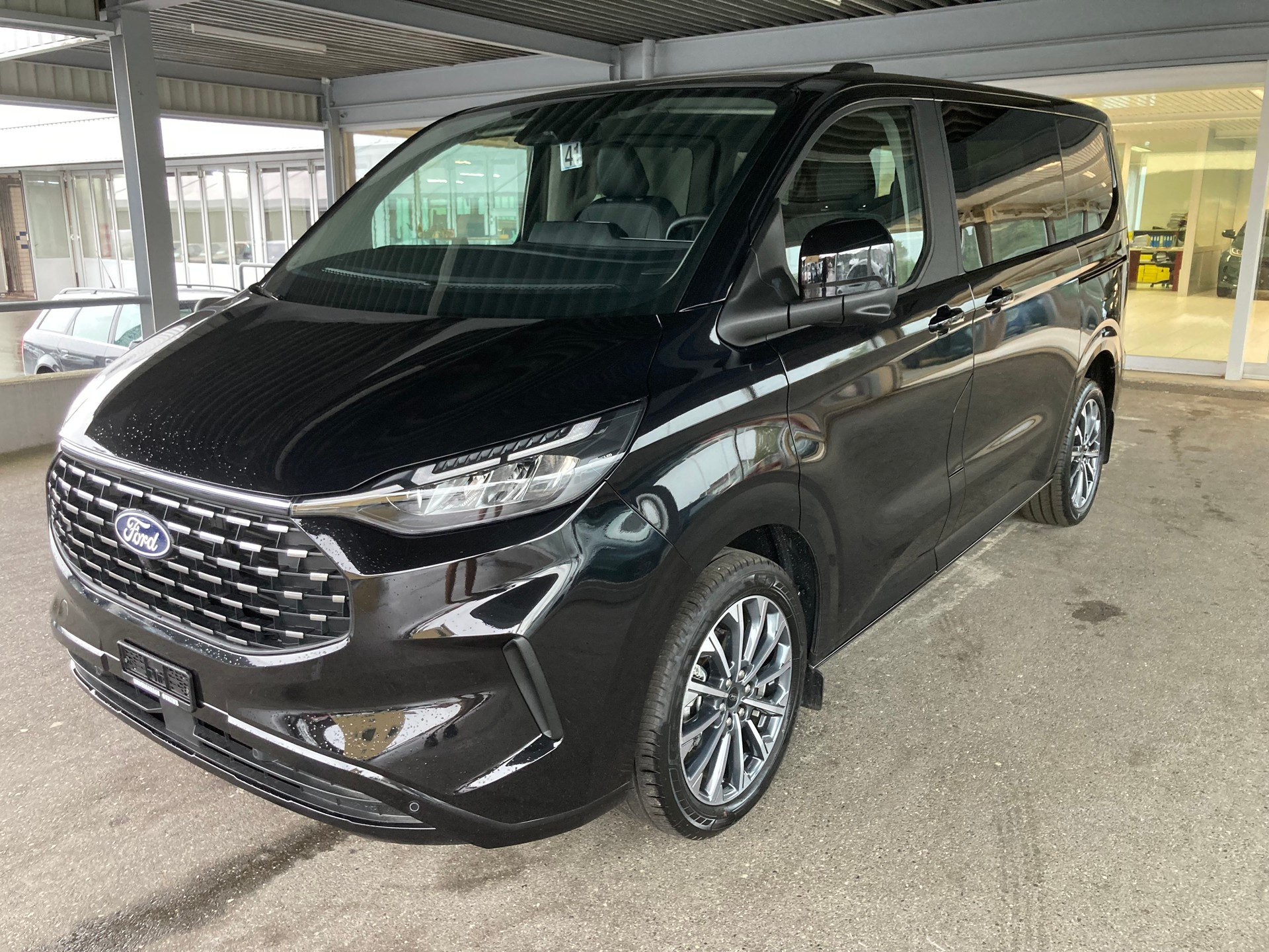 FORD Tourneo Bus 320 L1H1 TitaniumX Automat
