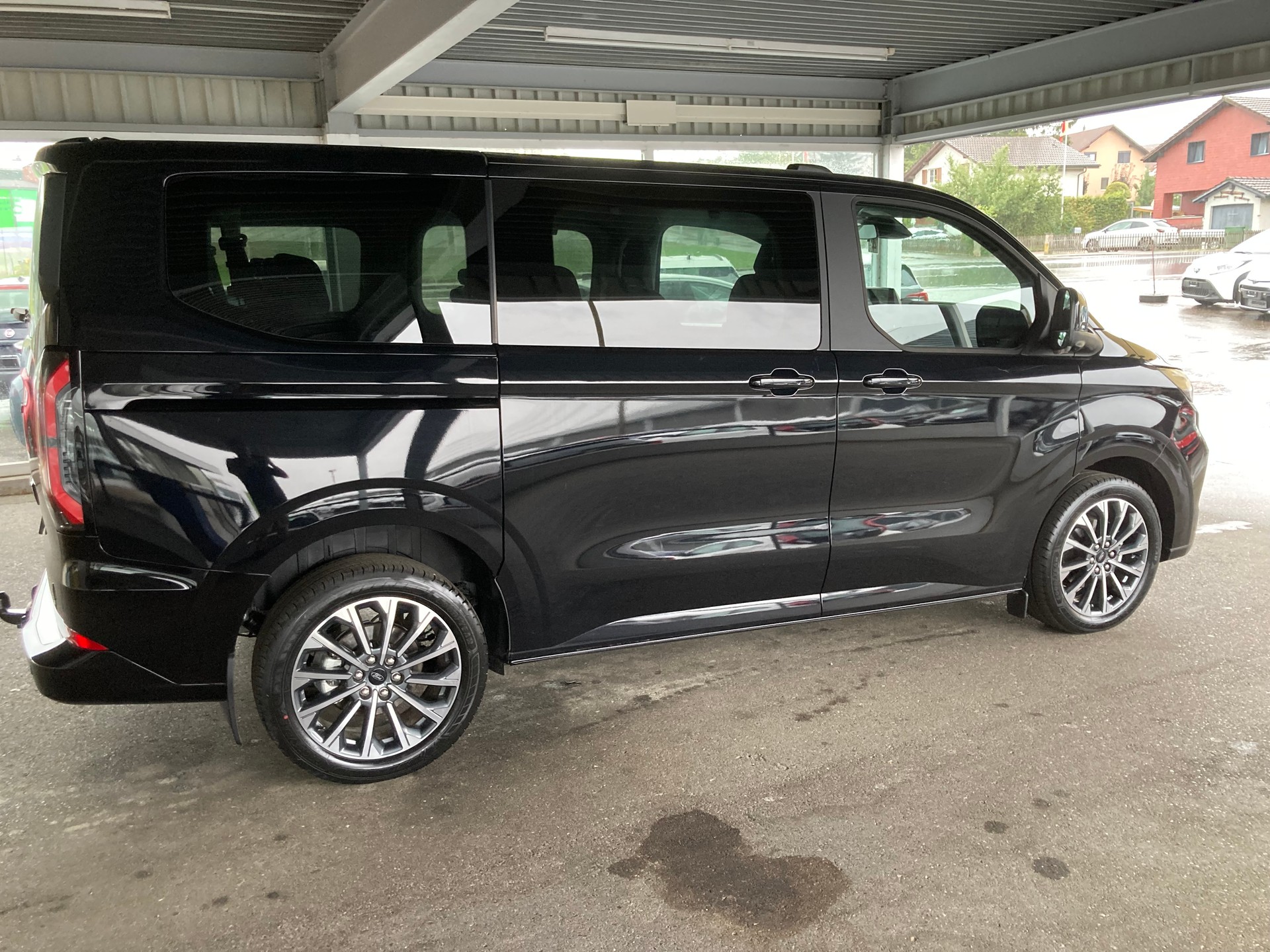 FORD Tourneo Bus 320 L1H1 TitaniumX Automat-image-3