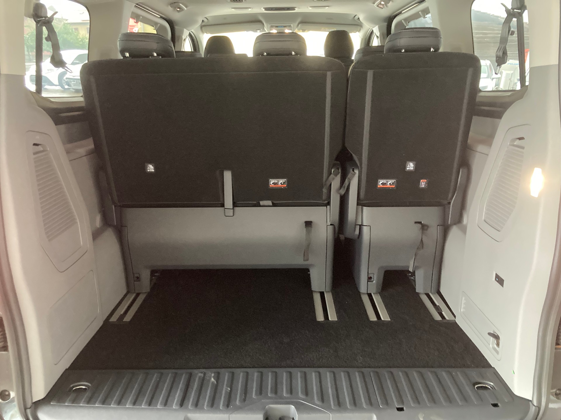 FORD Tourneo Bus 320 L1H1 TitaniumX Automat-image-14