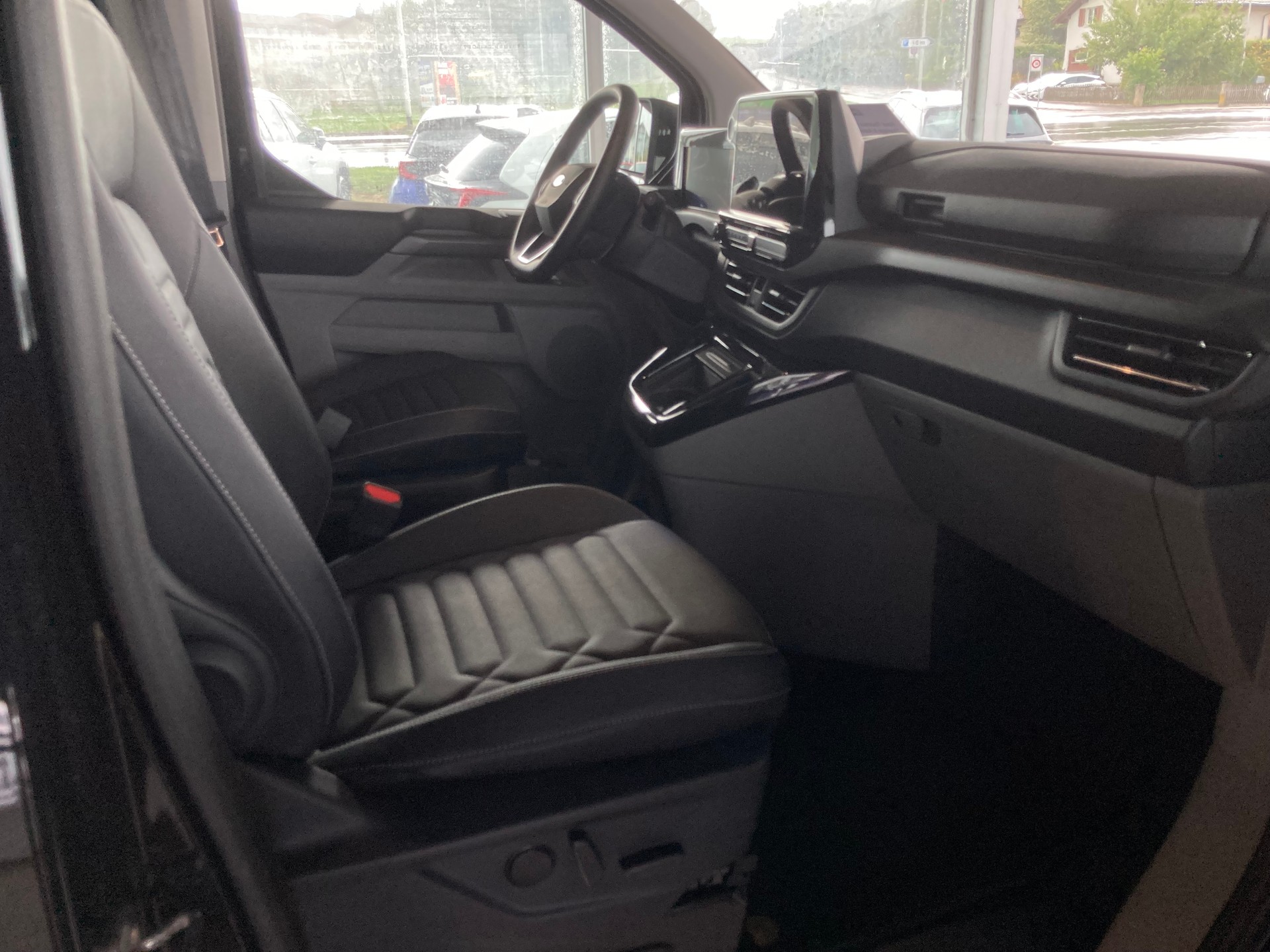 FORD Tourneo Bus 320 L1H1 TitaniumX Automat-image-15