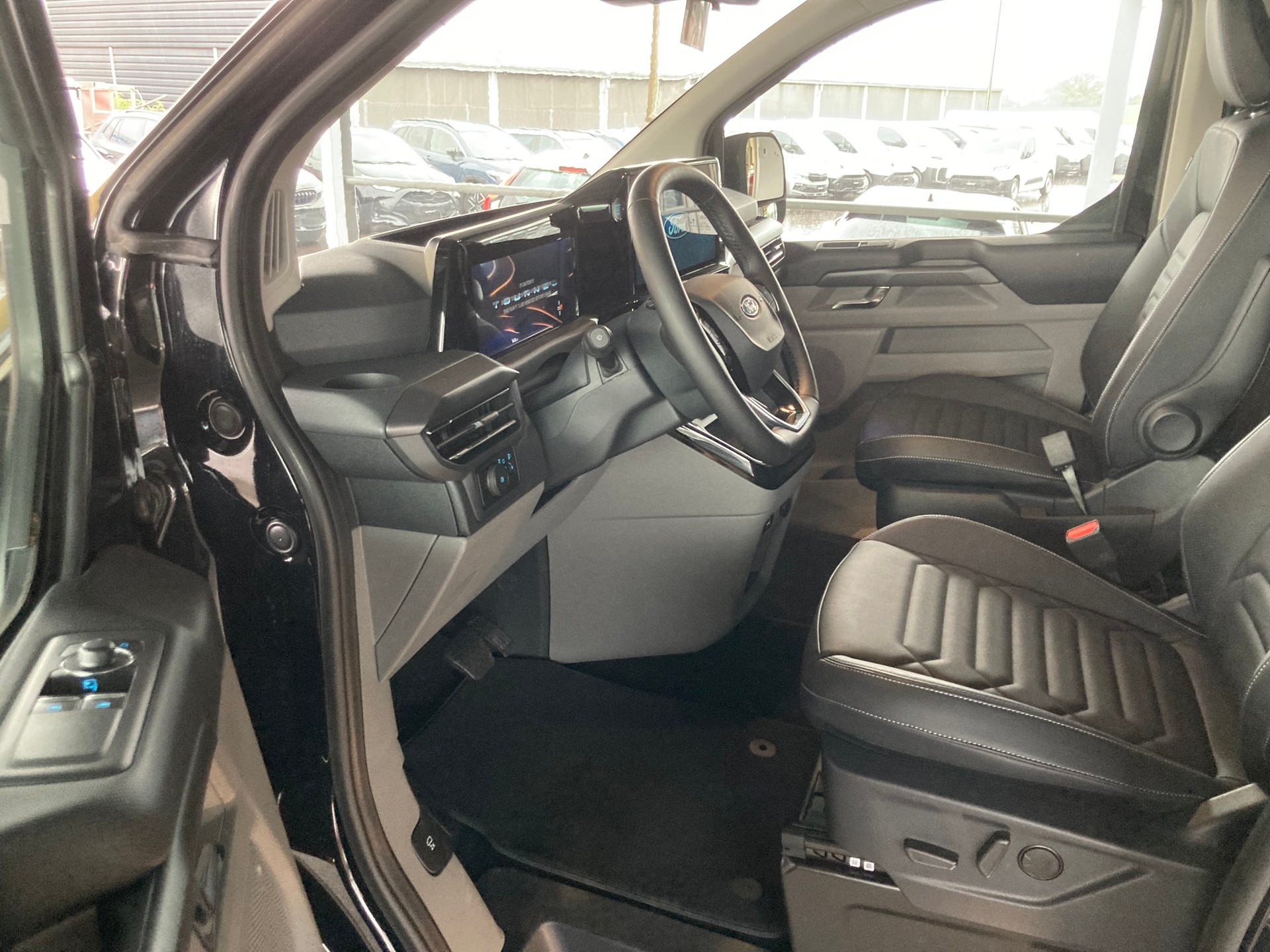 FORD Tourneo Bus 320 L1H1 TitaniumX Automat-image-7