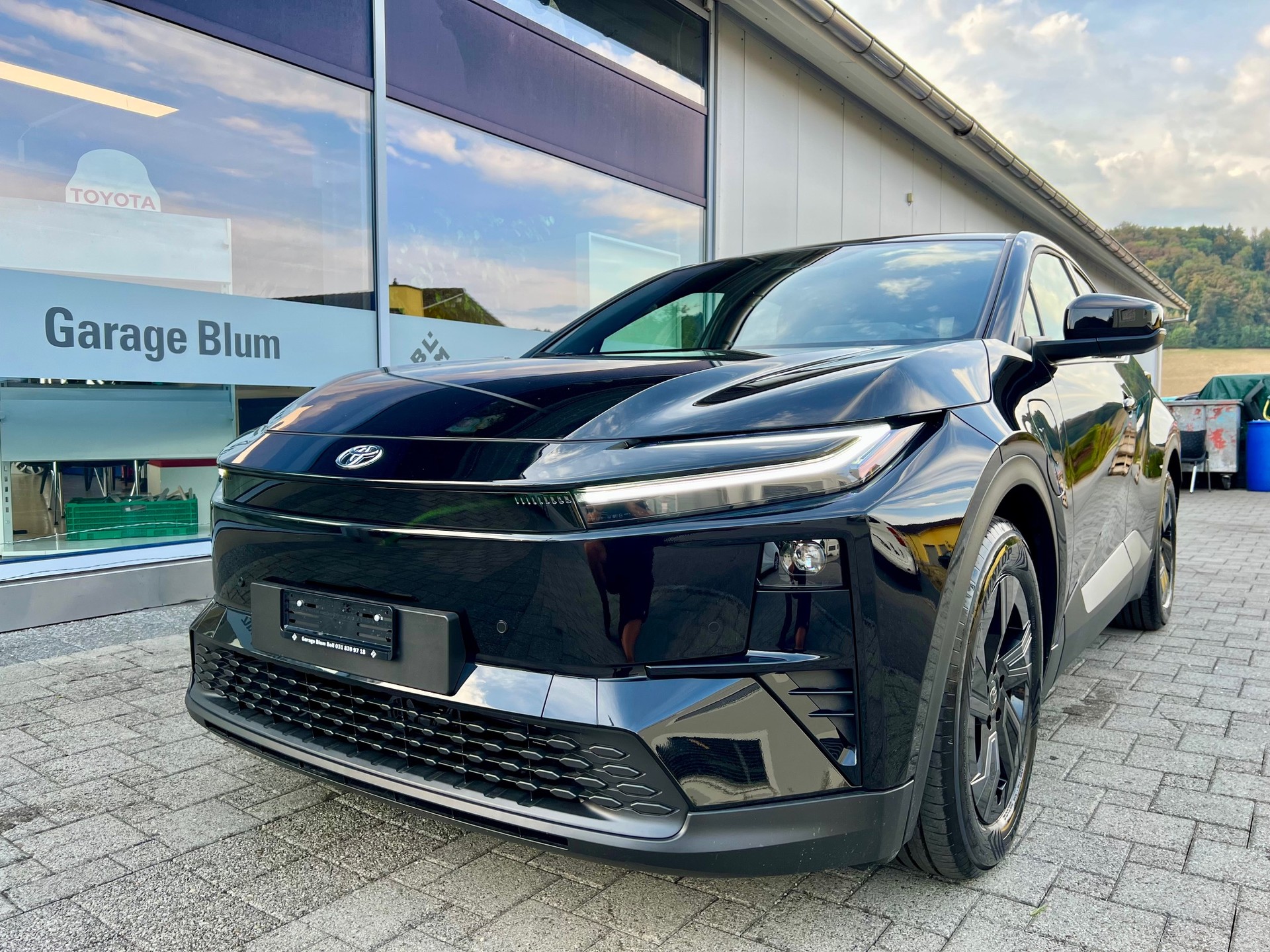 TOYOTA C-HR+ 77 kWh ICON FWD-showroom-element-1