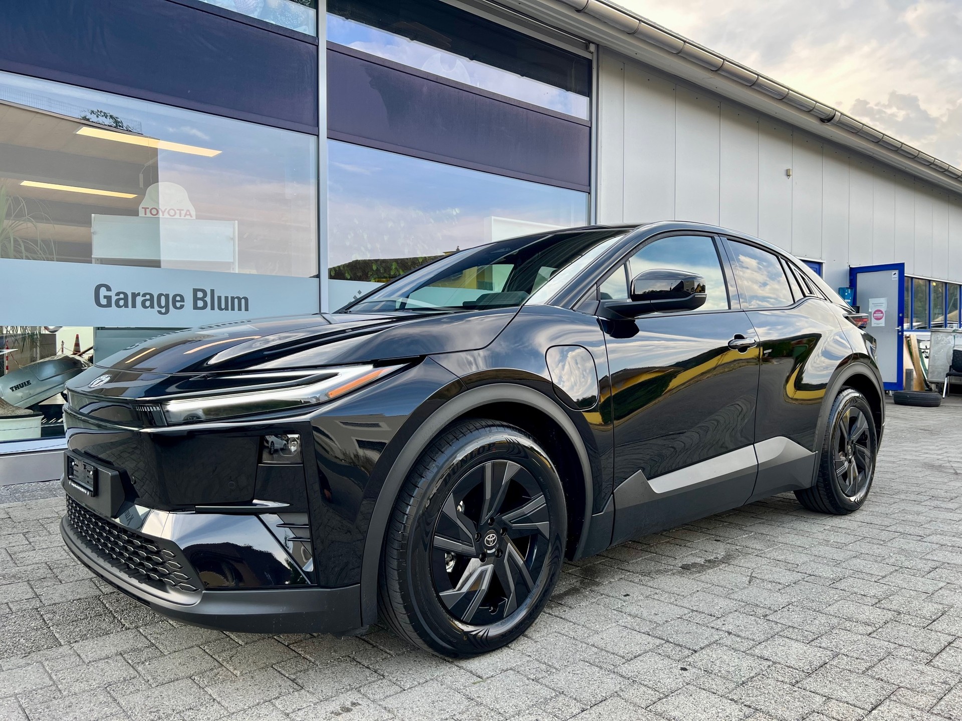 TOYOTA C-HR+ 77 kWh ICON FWD-showroom-element-3