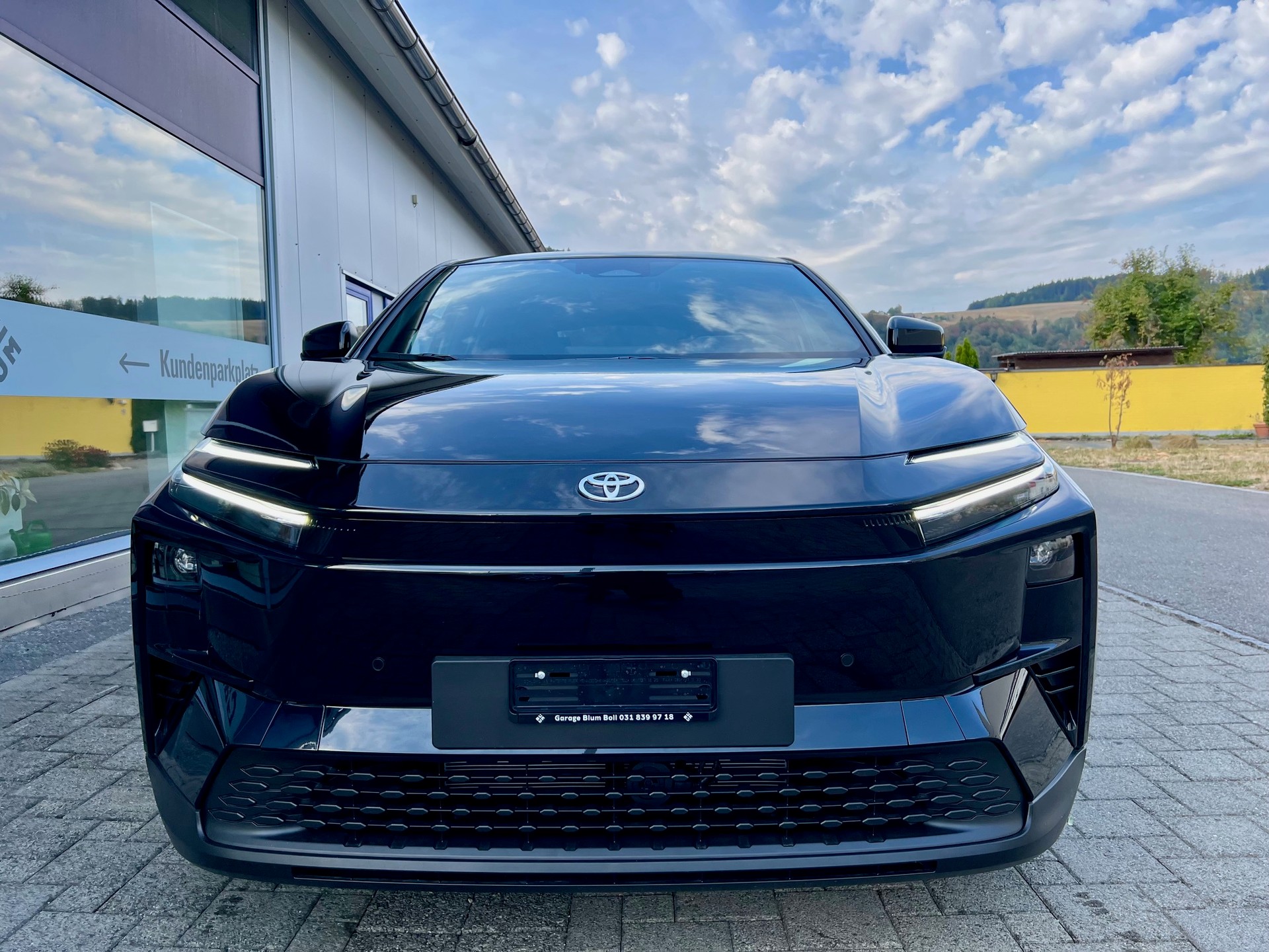 TOYOTA C-HR+ 77 kWh ICON FWD-showroom-element-2