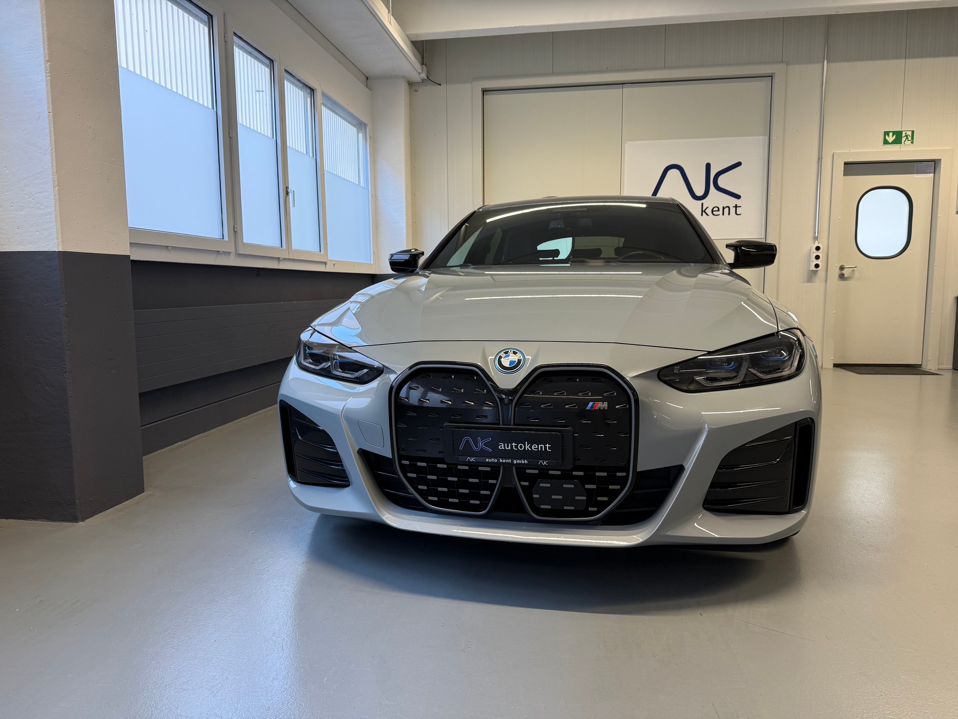 BMW i4 M50-showroom-element-1