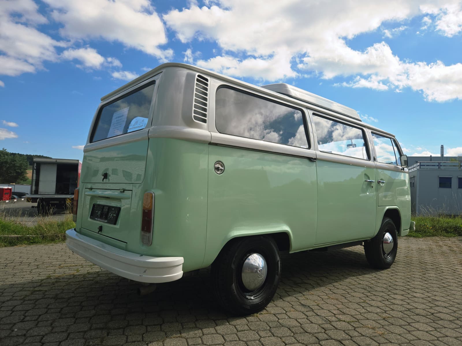 VW VW T2b 1975 Camper mit Aufstelldach-image-3