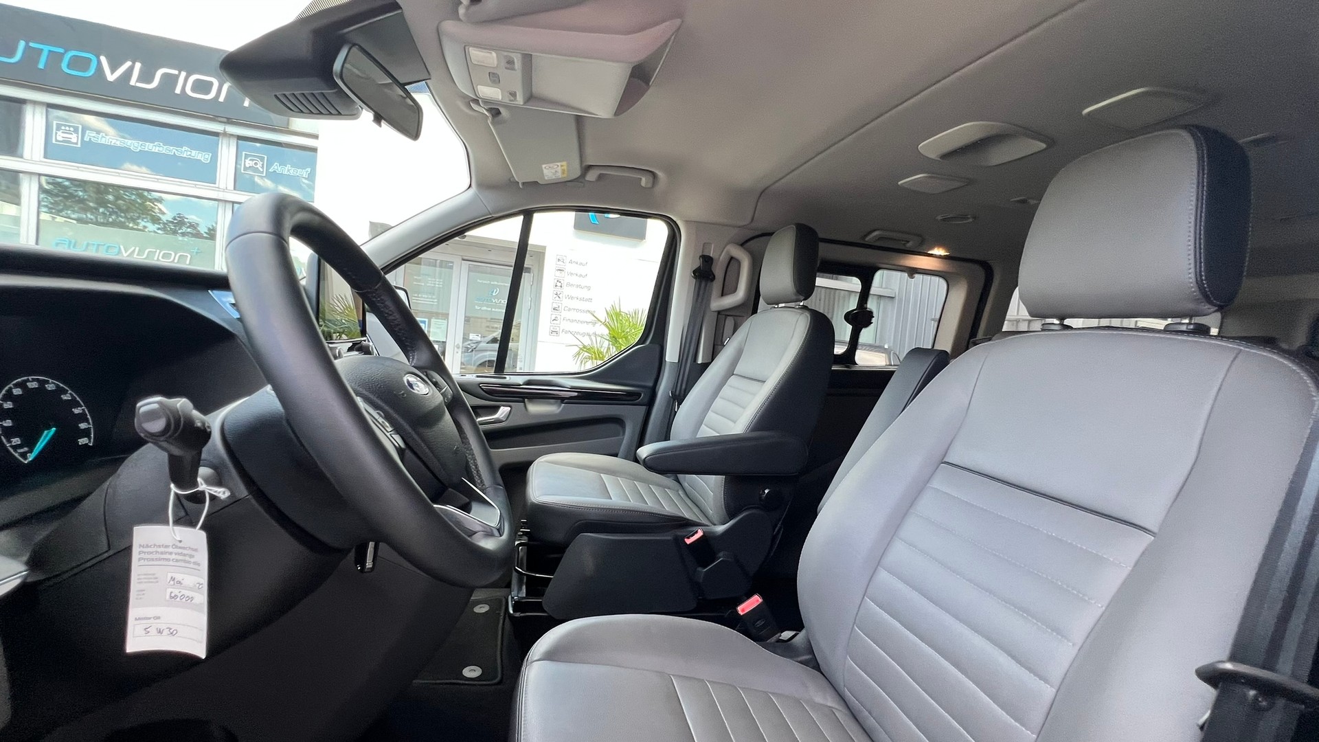 FORD TOURNEO CUSTOM 320 L2H1 TITANIUM X AUTOMAT l 170 PS-image-24