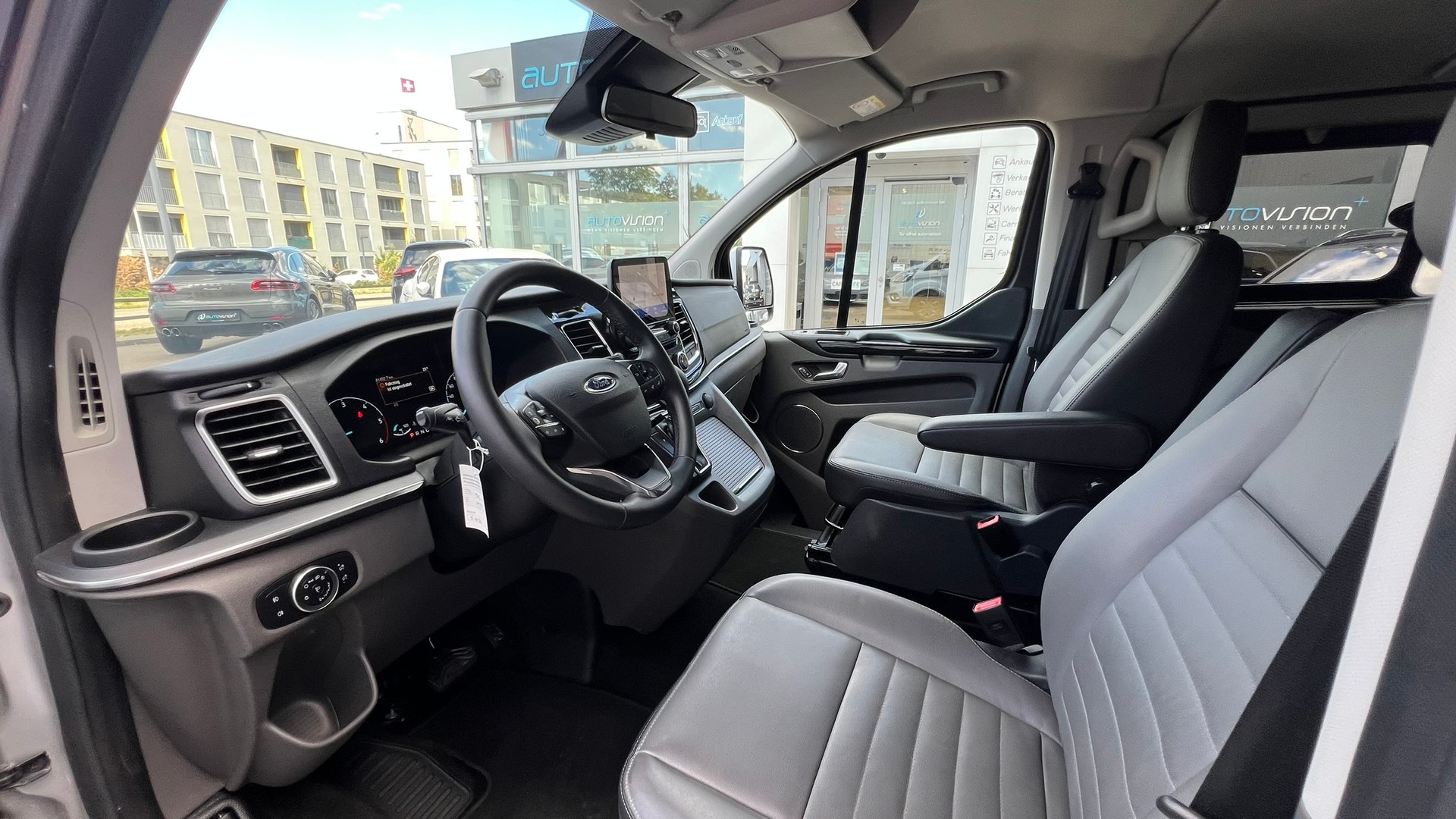 FORD TOURNEO CUSTOM 320 L2H1 TITANIUM X AUTOMAT l 170 PS-image-25