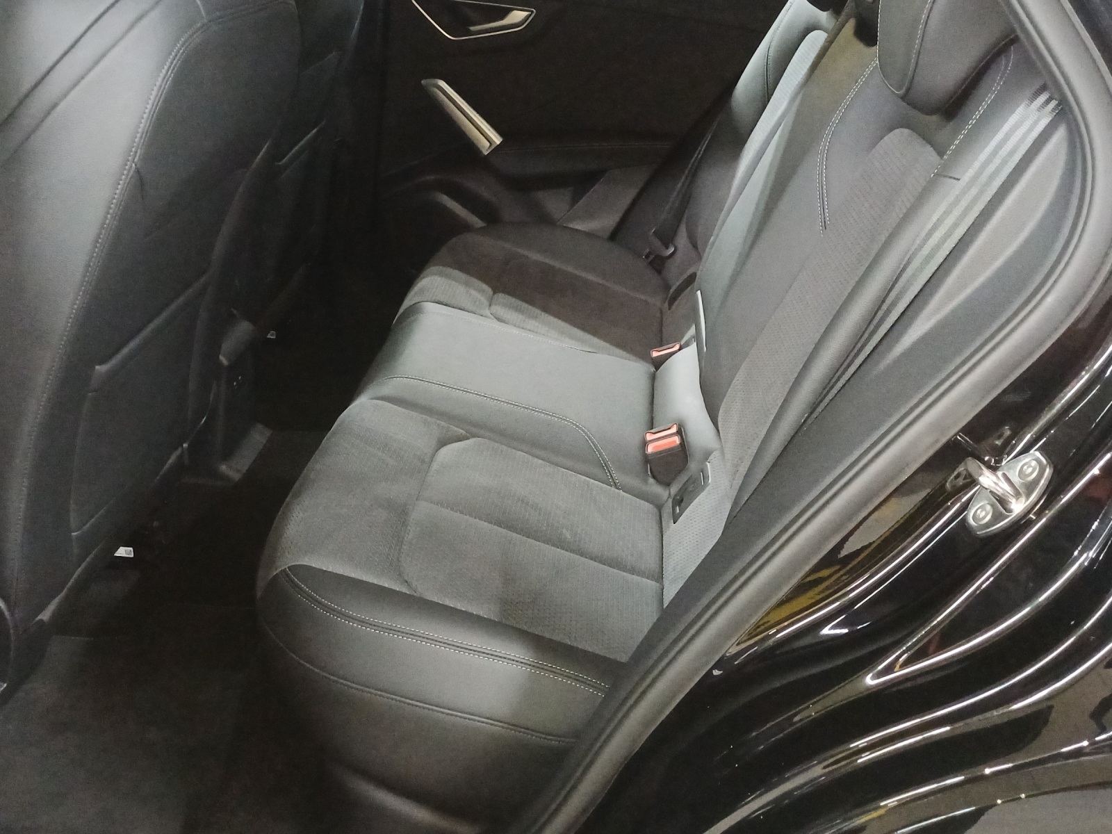 AUDI Q2 40 TFSI S line quattro S-tronic-image-11