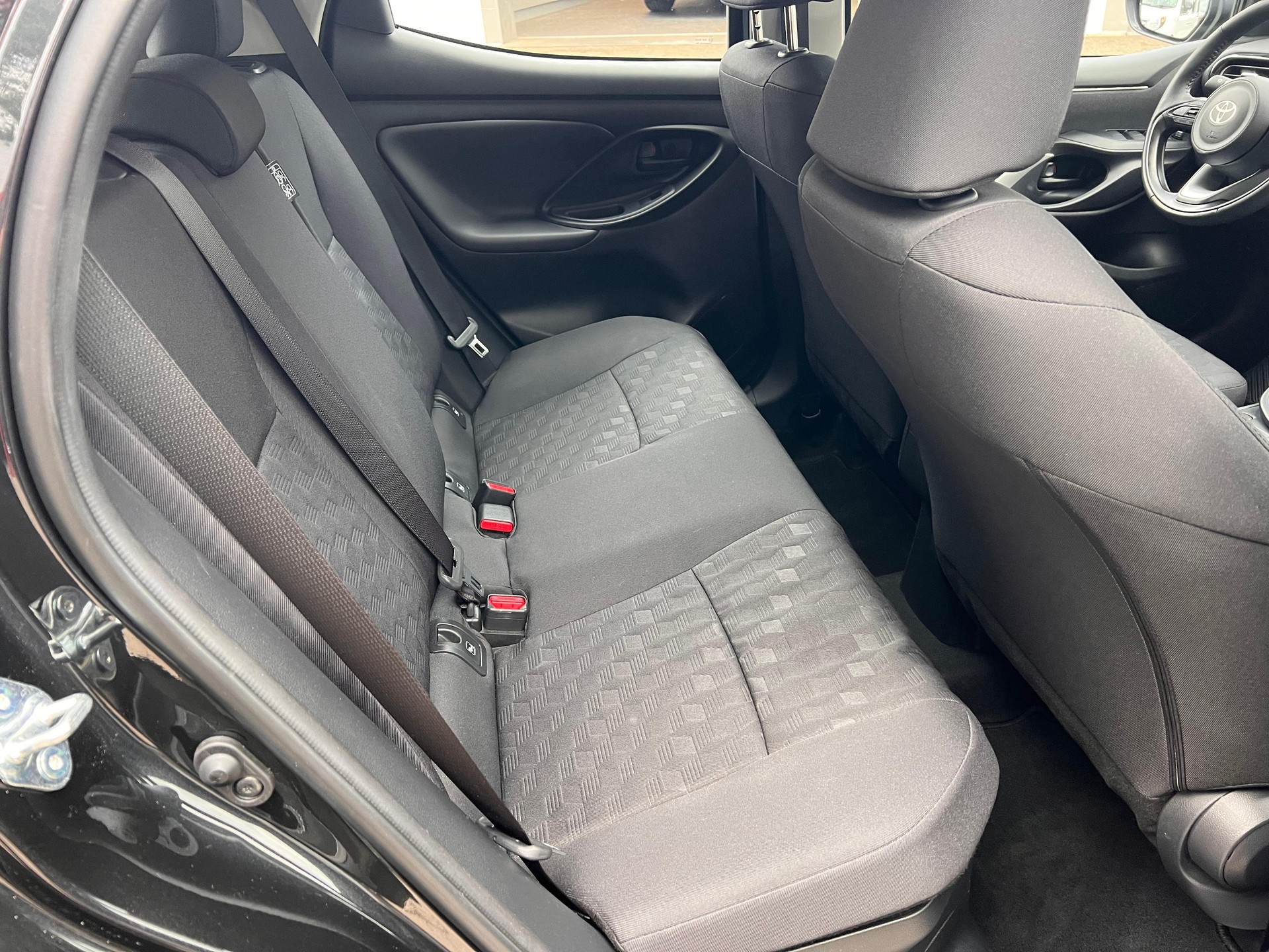 TOYOTA Yaris 1.5 VVT-i HSD Comfort-image-11