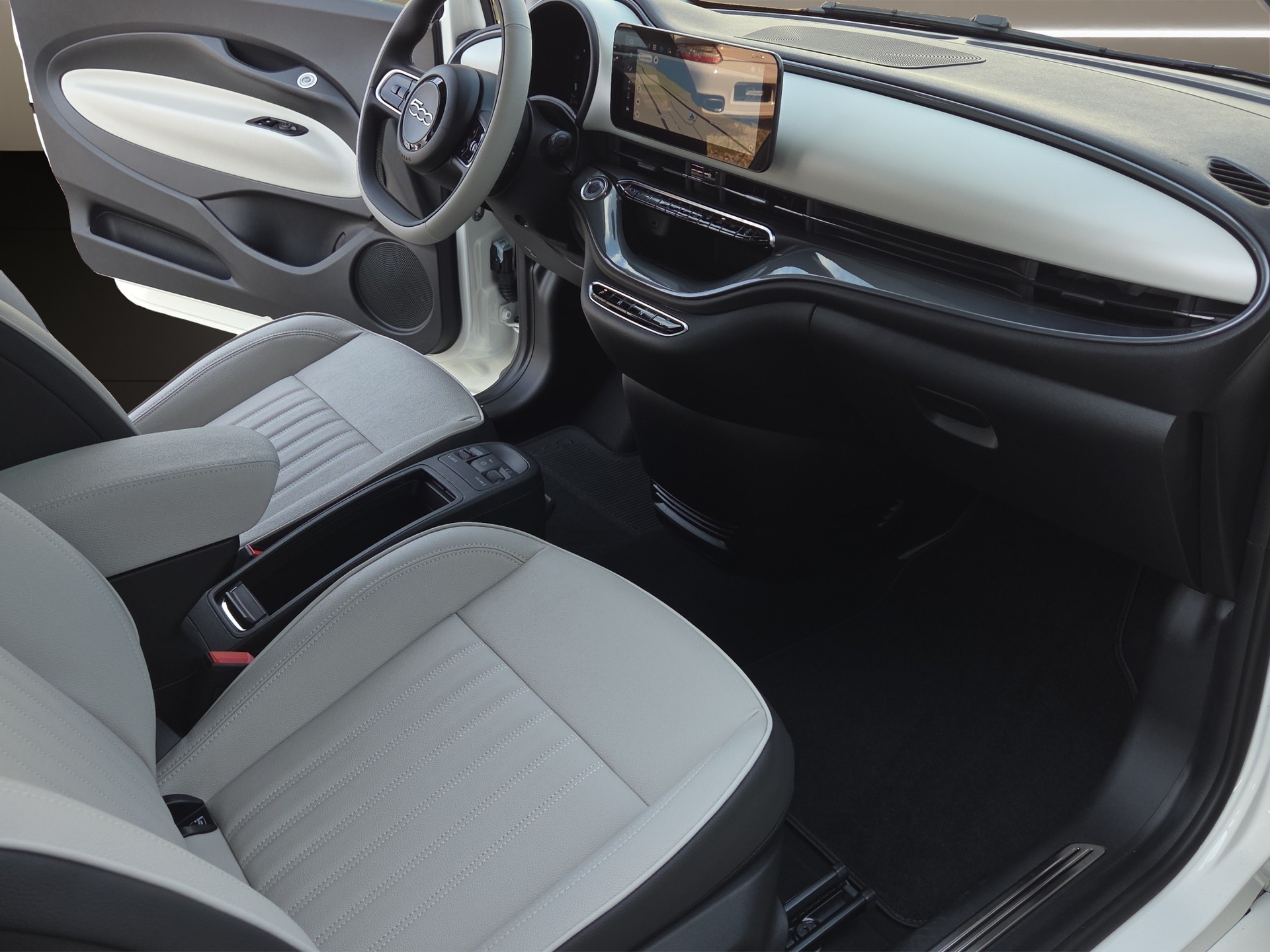 FIAT 500 Cabrio La Prima-image-11