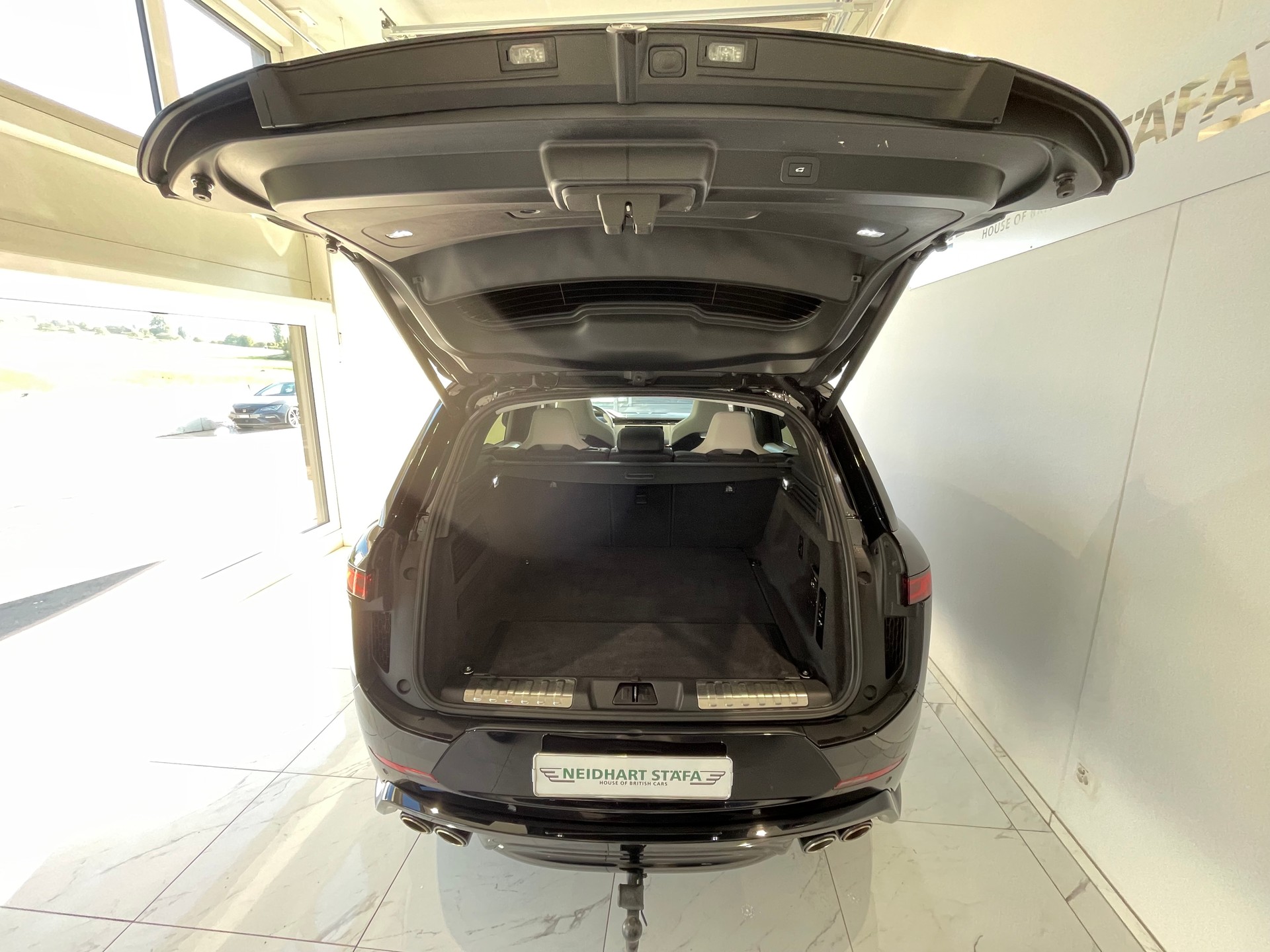 LAND ROVER Range Rover Sport P635 4.4 V8 SV Editon Two-image-7
