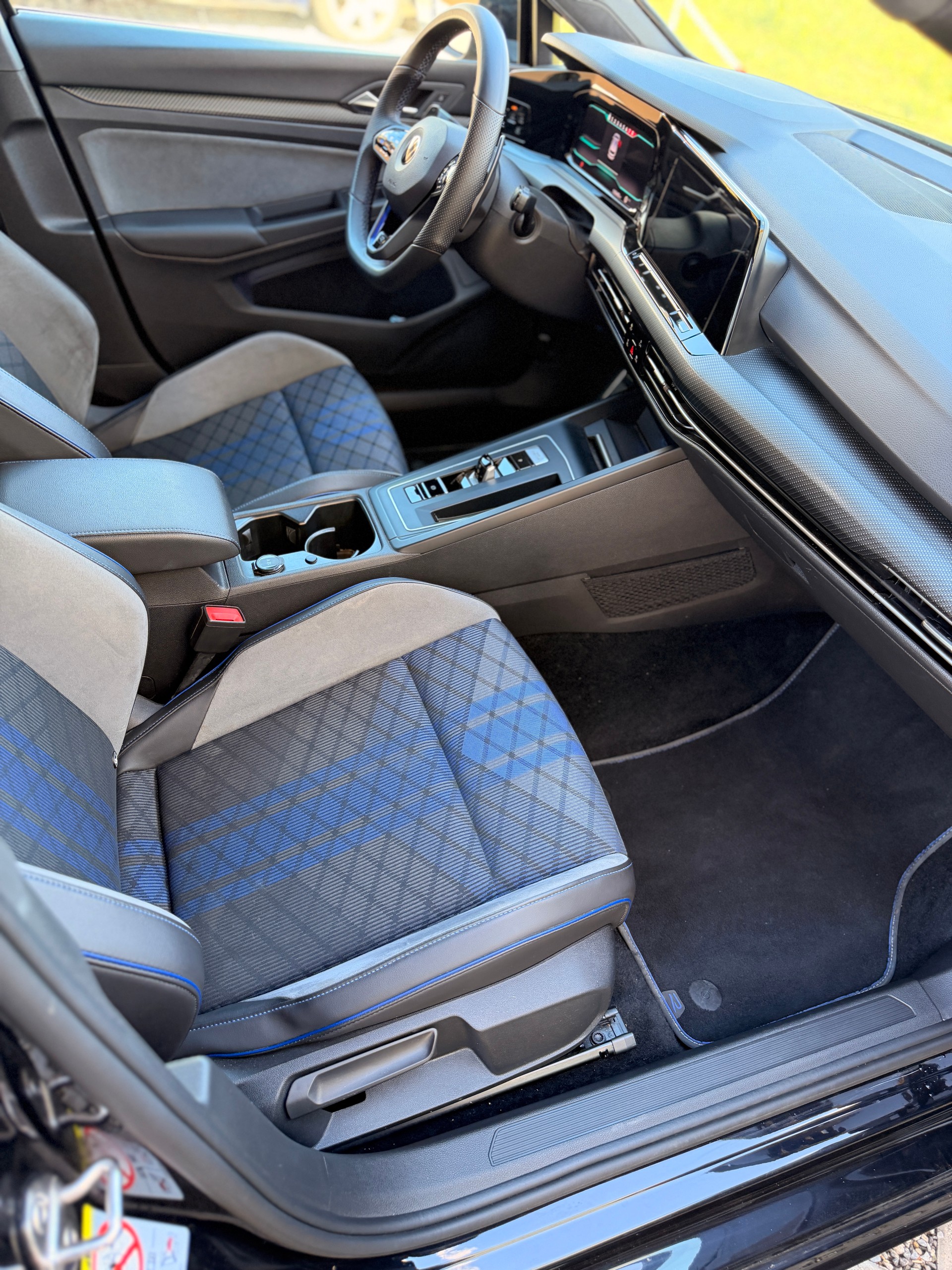 VW Golf 2.0 TSI R DSG 4Motion-image-10