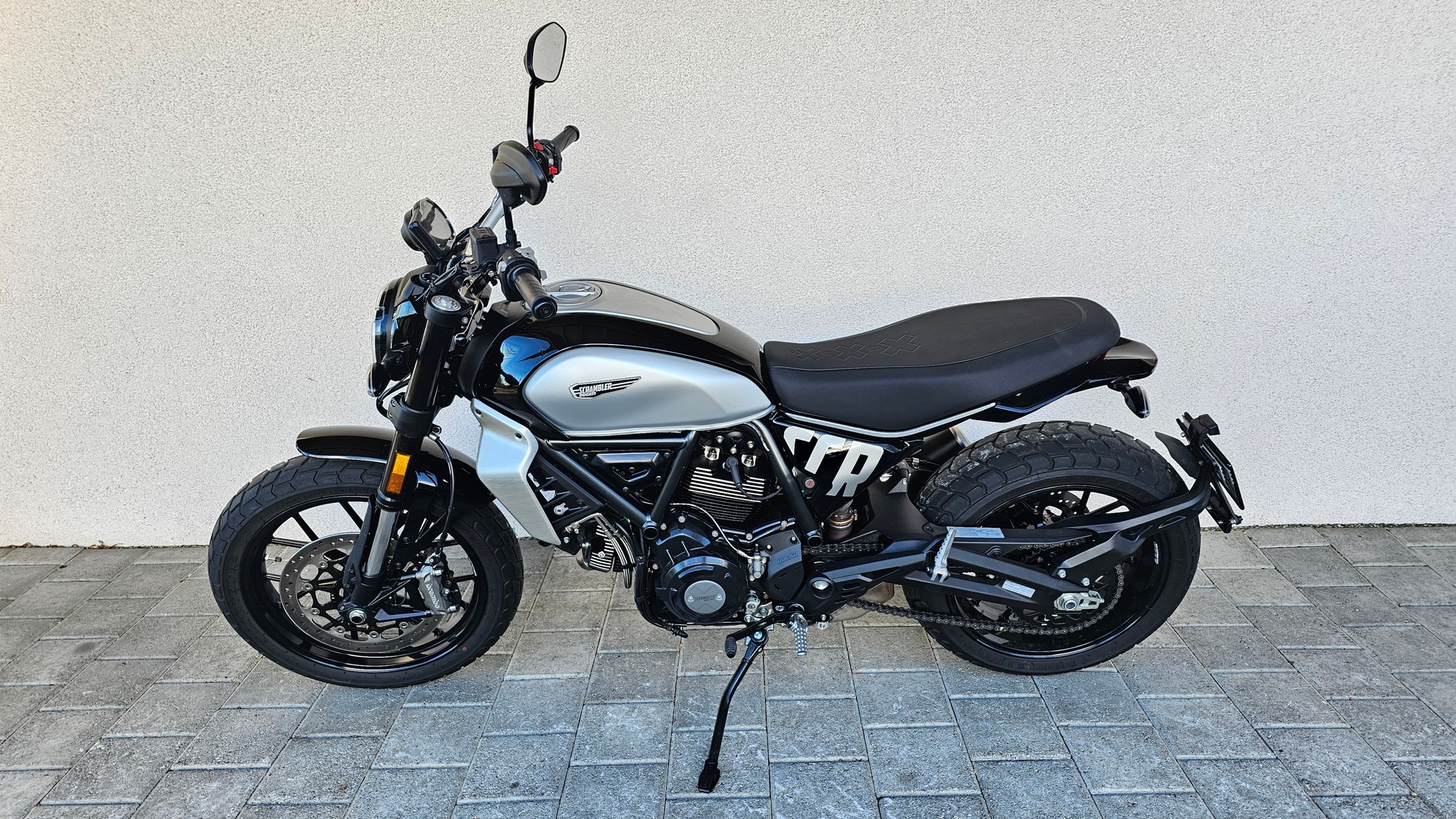 DUCATI Scrambler 803 Icon Dark-image-1