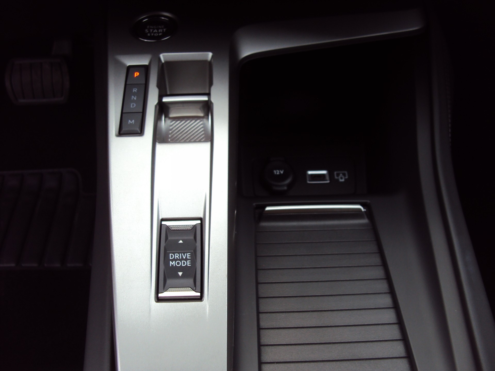 PEUGEOT 408 1.2 PureTech Allure Pack EAT8-image-13