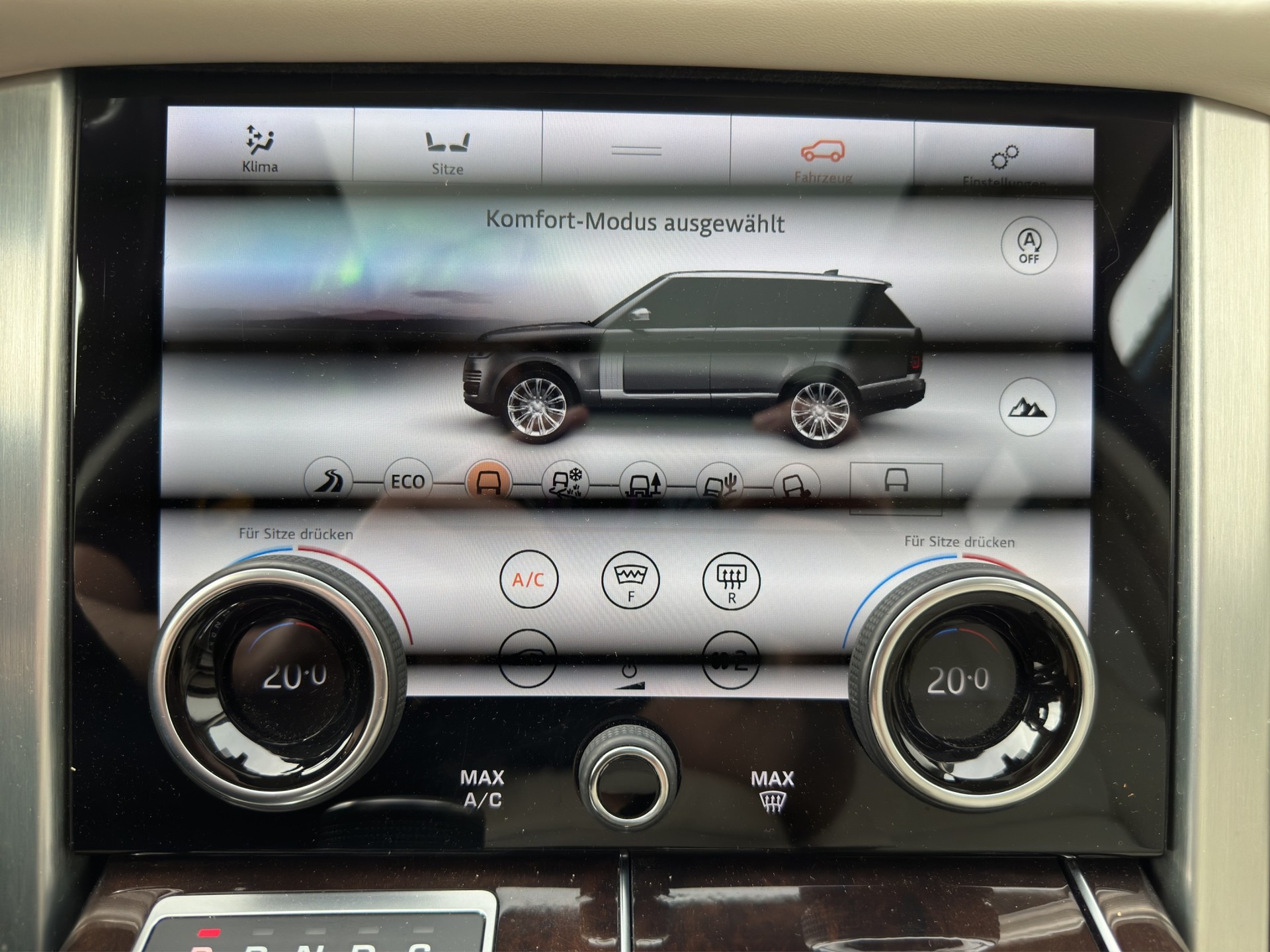 LAND ROVER Range Rover 4.4 SDV8 Vogue Automatic-image-37