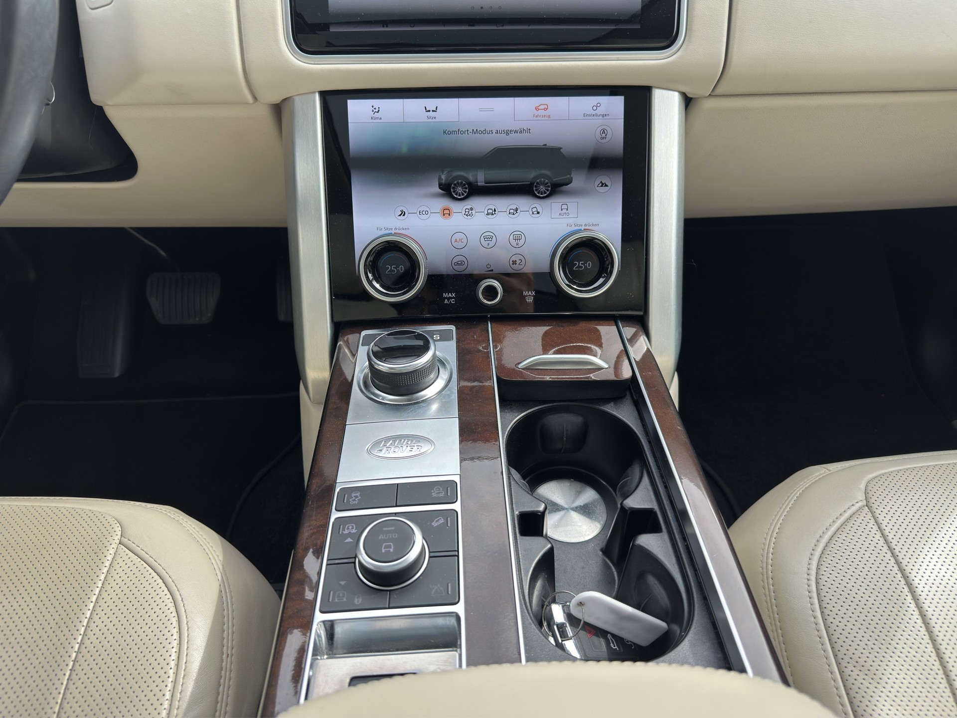 LAND ROVER Range Rover 4.4 SDV8 Vogue Automatic-image-33