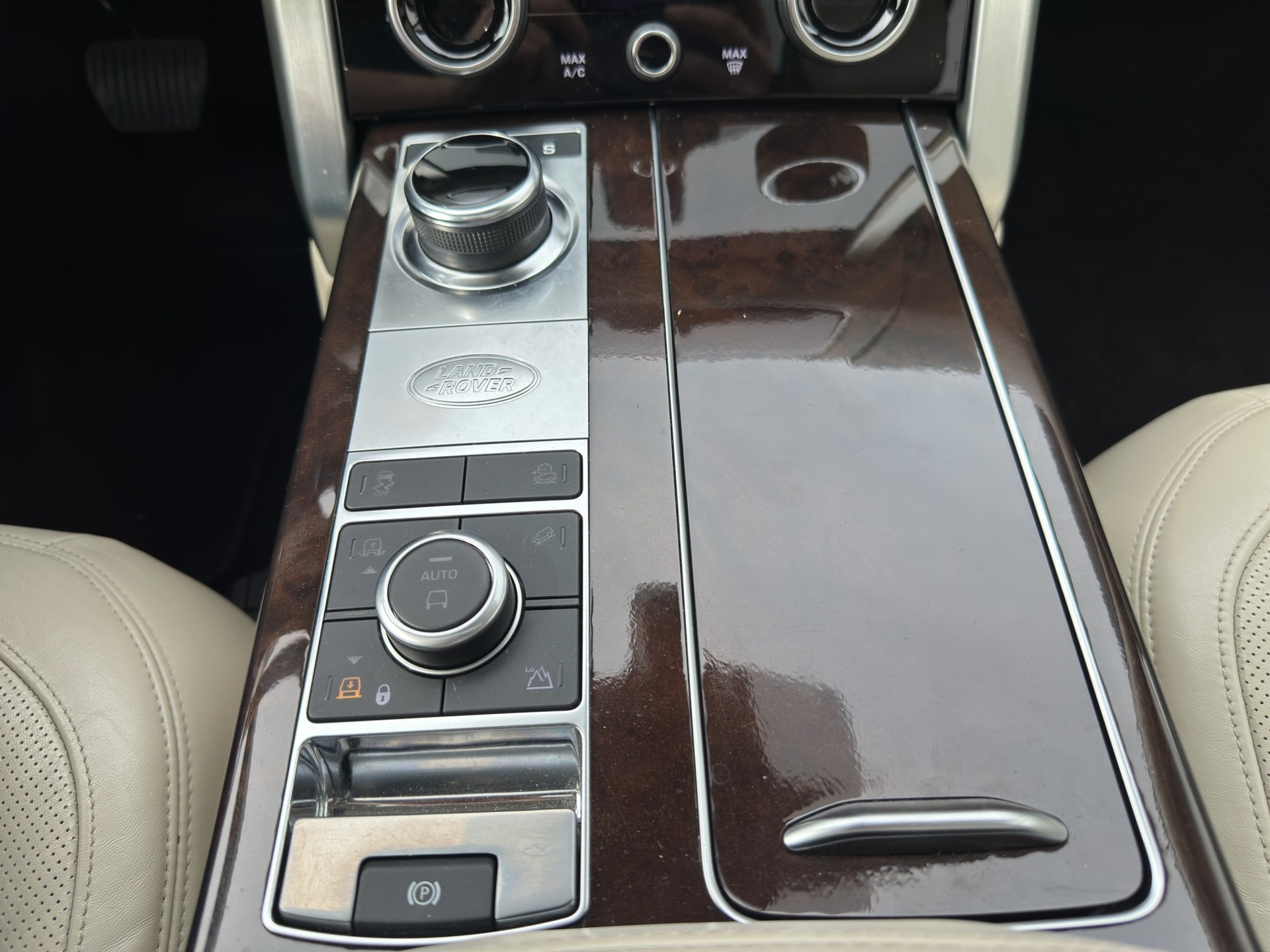 LAND ROVER Range Rover 4.4 SDV8 Vogue Automatic-image-34