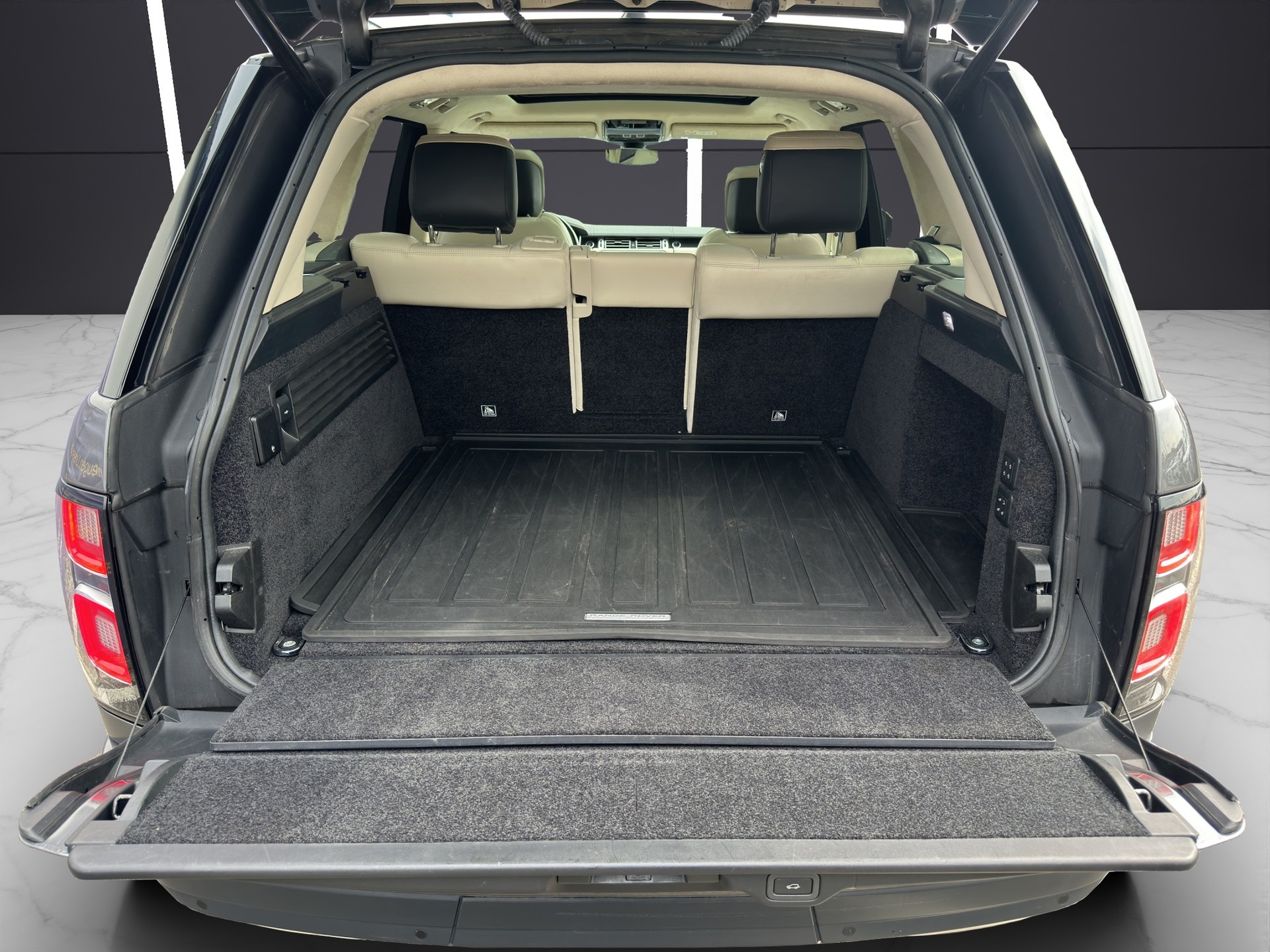 LAND ROVER Range Rover 4.4 SDV8 Vogue Automatic-image-14