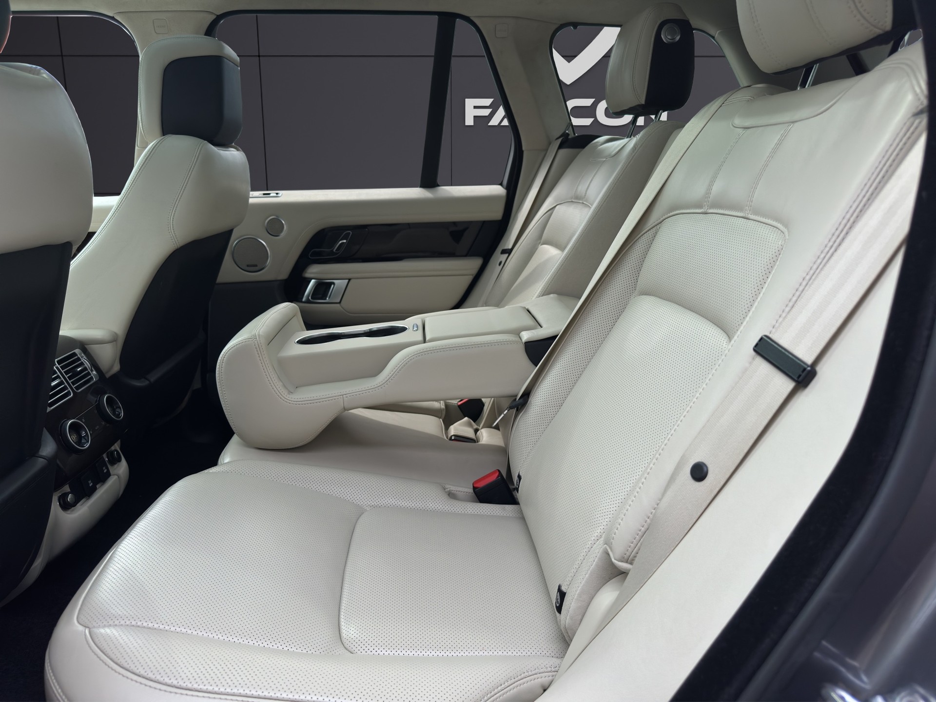 LAND ROVER Range Rover 4.4 SDV8 Vogue Automatic-image-47