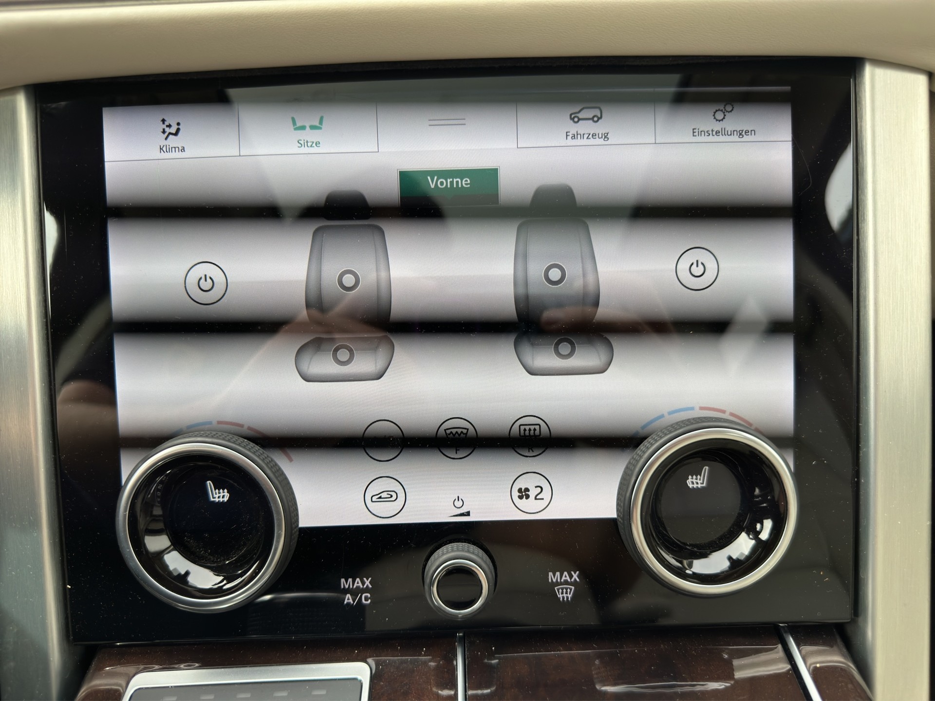 LAND ROVER Range Rover 4.4 SDV8 Vogue Automatic-image-36