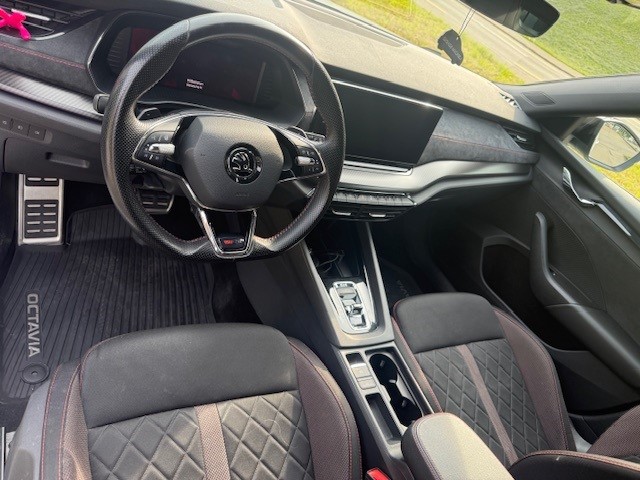 SKODA Octavia Combi 2.0 TDI DSG RS 4x4-image-8