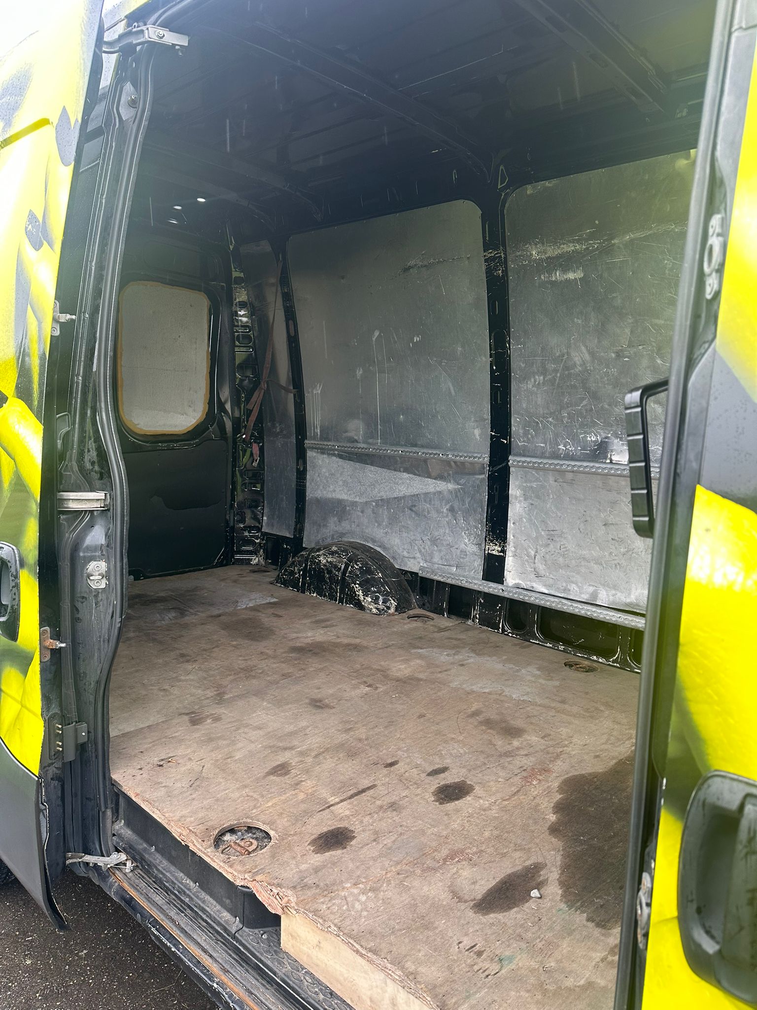 IVECO 33 S 14 AHK Kasten Automat Navi Xenon-image-12