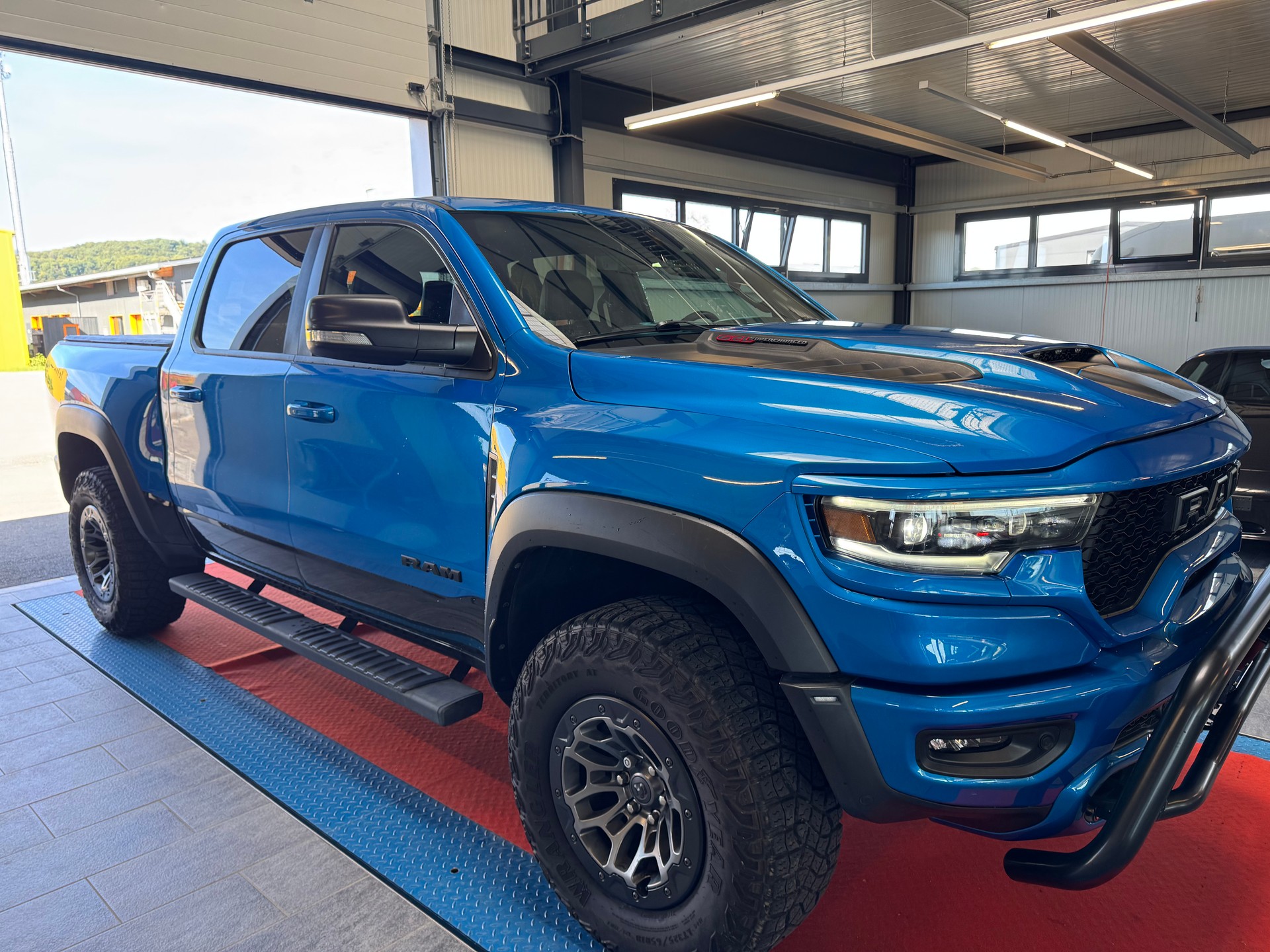 DODGE Ram 1500 TRX-showroom-element-2