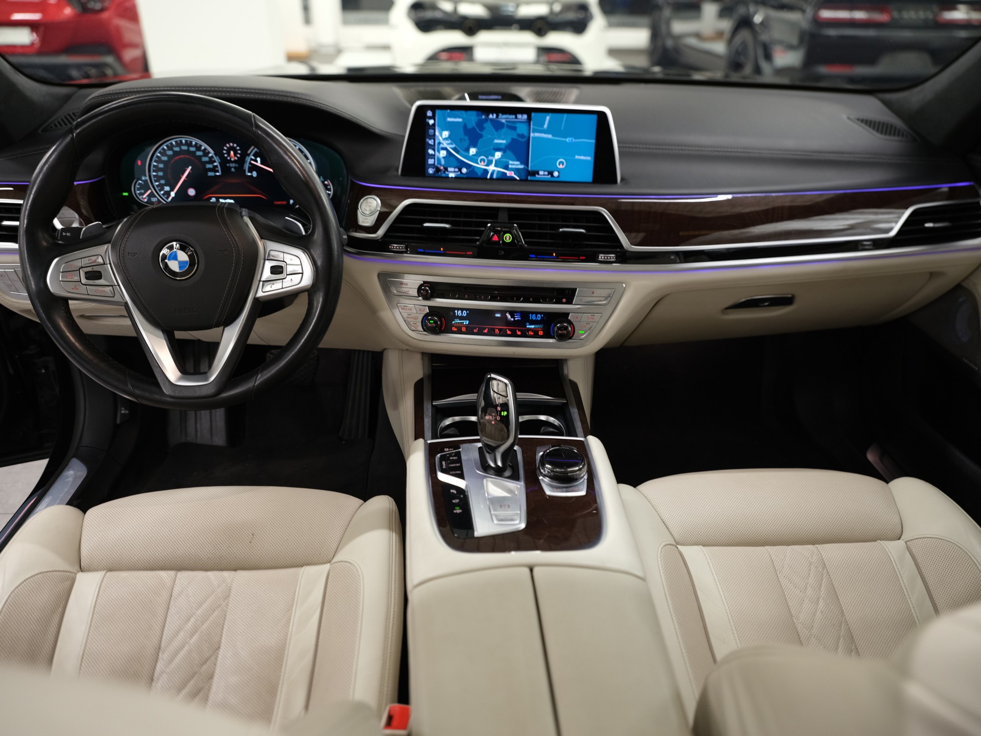 BMW 750i xDrive Steptronic *Driving Assistant plus* *Bowers & Wilkins*-image-31