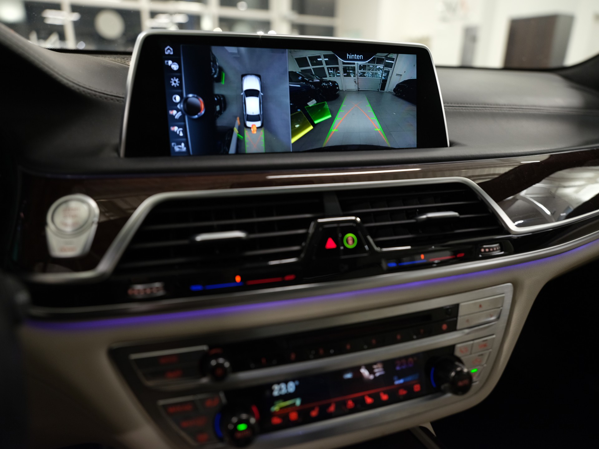 BMW 750i xDrive Steptronic *Driving Assistant plus* *Bowers & Wilkins*-image-21
