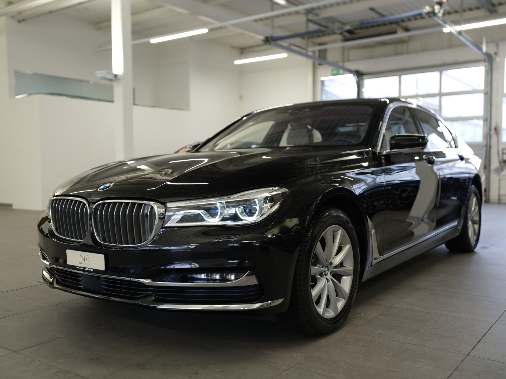 BMW 750i xDrive Steptronic *Driving Assistant plus* *Bowers & Wilkins*-showroom-element-3
