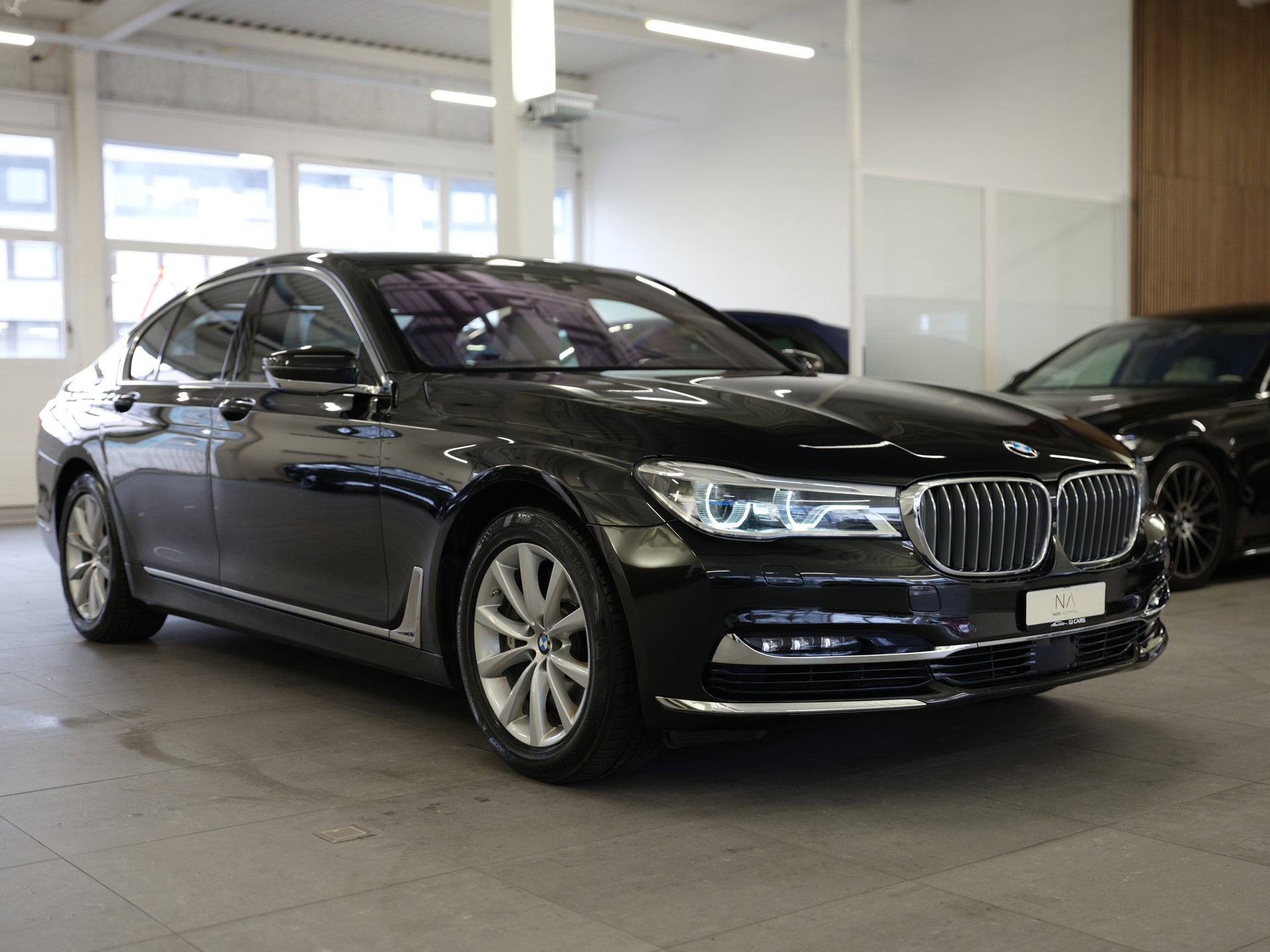 BMW 750i xDrive Steptronic *Driving Assistant plus* *Bowers & Wilkins*-showroom-element-1
