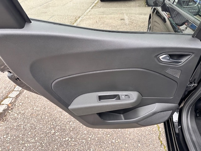 RENAULT Clio 1.6 E-Tech Generation-image-11